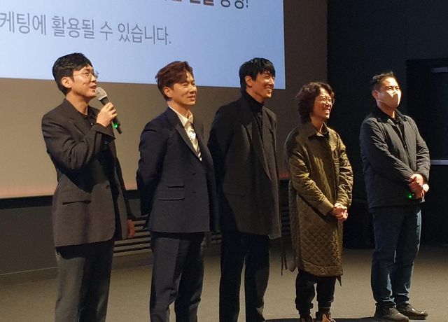 주어리 on Instagram: "#광고 - 데시벨 무대인사! *_* 영화는 기대한 것보다 훨씬... 쫄깃하고 재밌구만뉴! 비주얼 배우분들 덕분에 눈호강하며 감사했다오오...헤헤 . . 연기력이 받쳐주니