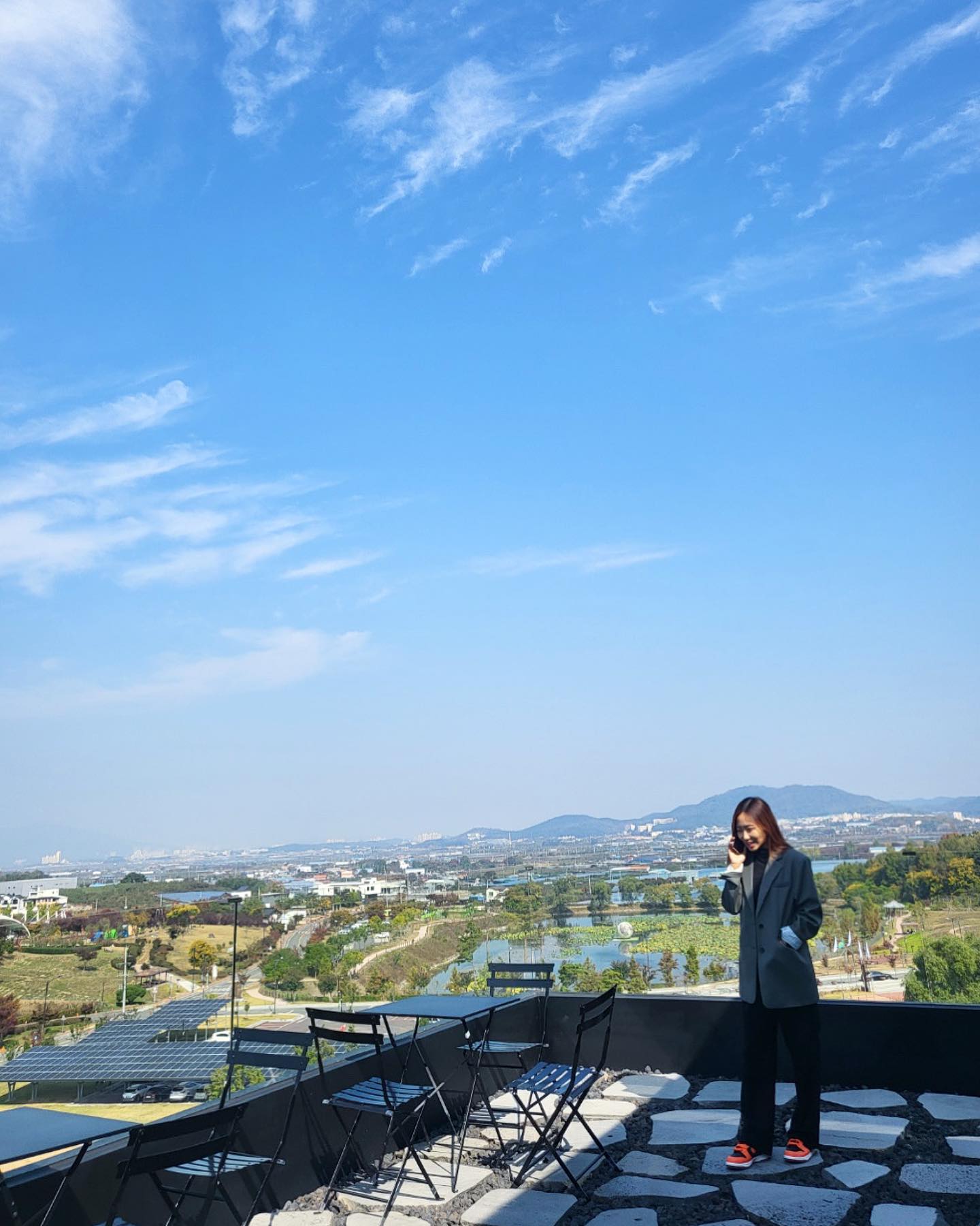 #➿

평화로움,
너무 좋구나,
내가 아끼는 동네 언니들과 함께🤟🏾

.
.
charlesano_official 
.
#찰스아노#경산#경산카페#경산신상카페#자연과함께#힐링하고싶으신분#어떤데#시간순삭#경산카페추천#분위기깡패#경산핫플