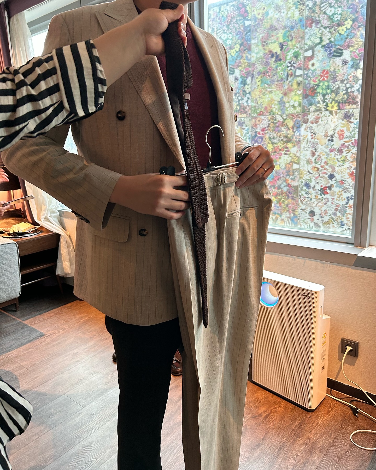 예랑이 예복 고민~
.
.
#가성비 있게 #결혼준비 하고 싶다면
direct.wedding #다이렉트결혼준비 카페 가입할 때
#추천인코드 #코알랄 입력해주세요~!
#사회자 #스드메잔금 #부케 #현금 등으로 사용 가능한
#3만원 #할인권 #쿠폰 즉시 지급 및 사용 가능!