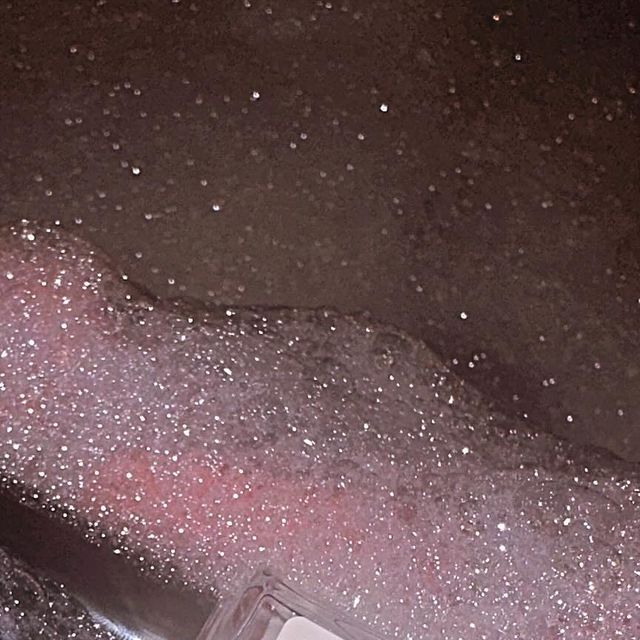  @new.d__ on Instagram: "#광고 
.
첫 향은 우디향으로 시작 해, 마지막은
은은한 꽃향으로 남는 블랙하비 앱노말-
우디 + 꽃 향기의 매력을 중심으로
흔하지않은 특이한 향기, 이색적이고 낯선 향긋한 느낌을
더해줘서 남녀 모두한테 어울리는 향수 같다.
.
비슷한 향으로는 이솝 테싯이 생각난다.
.
어두운(Black) + 취미 (Hobby)라는 뜻으로
내면 속 숨겨진 당신만의 취향을 찾아드리는 향수 쇼핑몰
블랙하비에서 만나볼 수 있습니다🩶
.
#향수 #향수추천 #향수선물 #선물추천 #니치향수 #수제향수 #남자향수 #여자향수 #드레스퍼퓸 #섬유향수 #블랙하비 #우디향 #앱노말 #이솝 #이솝테싯 #테싯 #향수 #남녀공용향수"