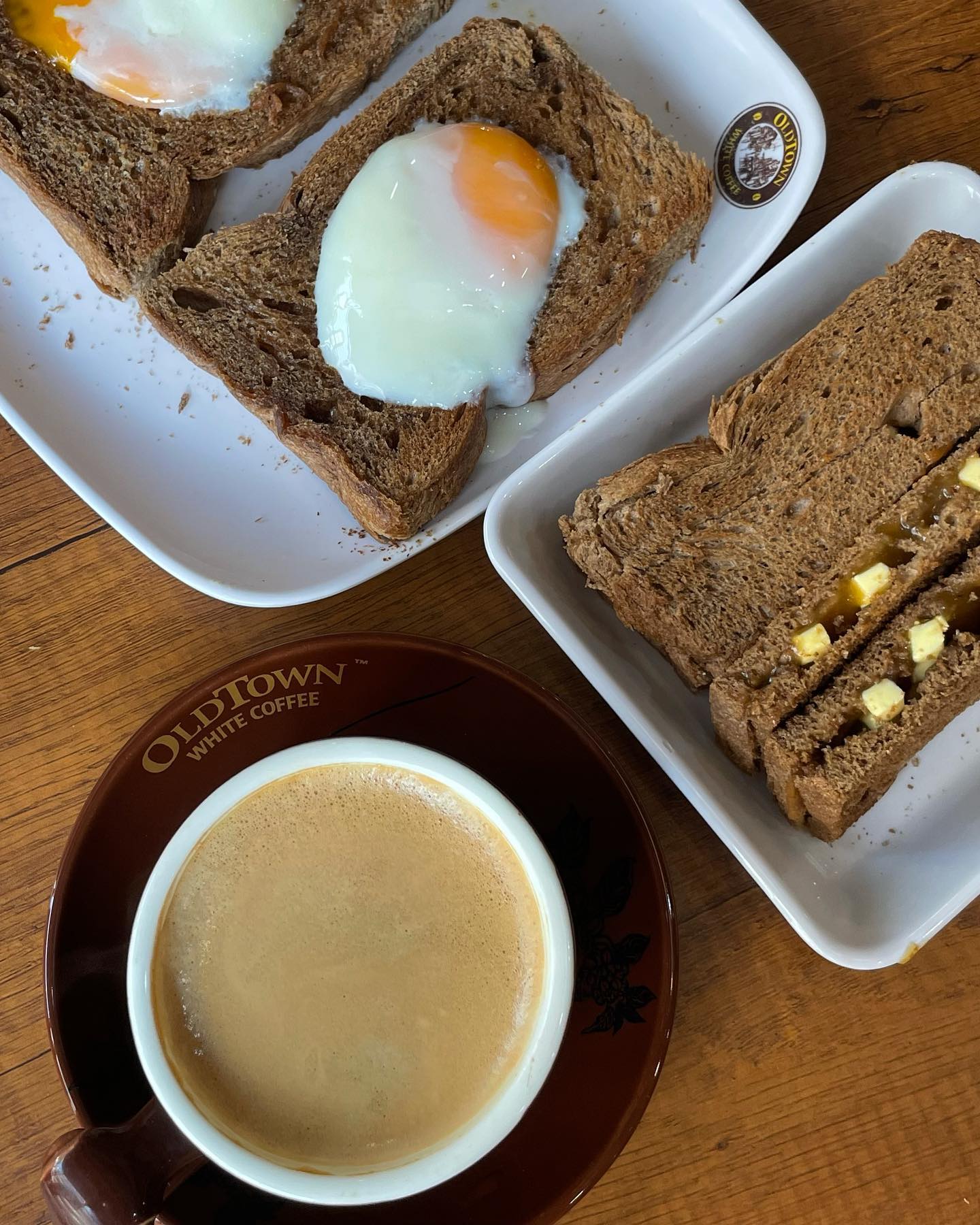 _
카야잼을 못사온게 사알짝 아쉽긴하지만🥴🍞🥄