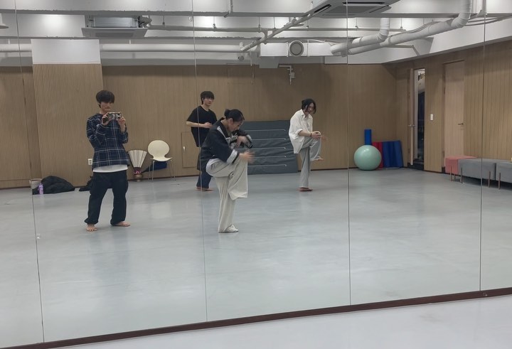 춤은 즐겁고 아프고 행복하고 어렵고 두근거리고 설레고,🕊️
-
#한국무용 #춤 #무용 #예술