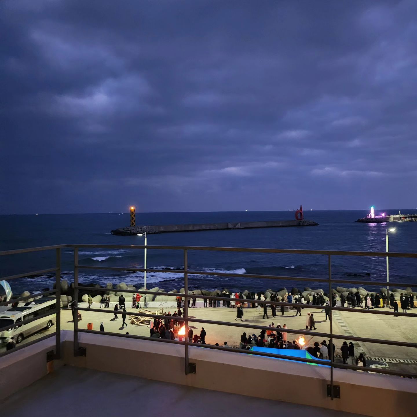 Будьте здоровы и всегда счастливы в новом году 💚
ㆍ
Дорогие друзья !
От всей души хотим поздравить вас с наступающим 2024 годом.
Хочется пожелать вам только искренних  улыбок, море счастья, а главное благополучия семьи и крепкого здоровья. 
Пусть новый год приносит только радость!
❣ С новым годом ❣
ㆍ
2024 Hello 👋
올해도 잘 지내보쟈ᰔ
ㆍ
#likeforlikes #likeforlikeback #좋반 #좋아요반사 #좋아요 #선팔 #맞팔 #인친 #팔로우 #선팔하면맞팔 #instagram #instadaily #소통 #좋반댓 #대한민국구석구석 #부산사진찍기좋은곳 #followforfollowback #다렉환영 #카페 #셀스타그램 #selfie #부산핫플 #l4l #ootd #기장카페 #카페헤이디 #카페스타그램 #부산카페 #팔로우반사 #좋아요테러