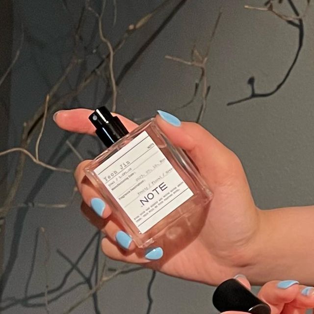 쇼호스트연진 on Instagram: "#광고 .𝐍𝐎𝐓𝐄 닷노트 향에 대해서 잘 아는건 아니지만 잘차려입은날, 기분좋은날, 데이트하는날 내 패션에 맞춰서 향수도 다르게 뿌려주면 그것만큼 기분이