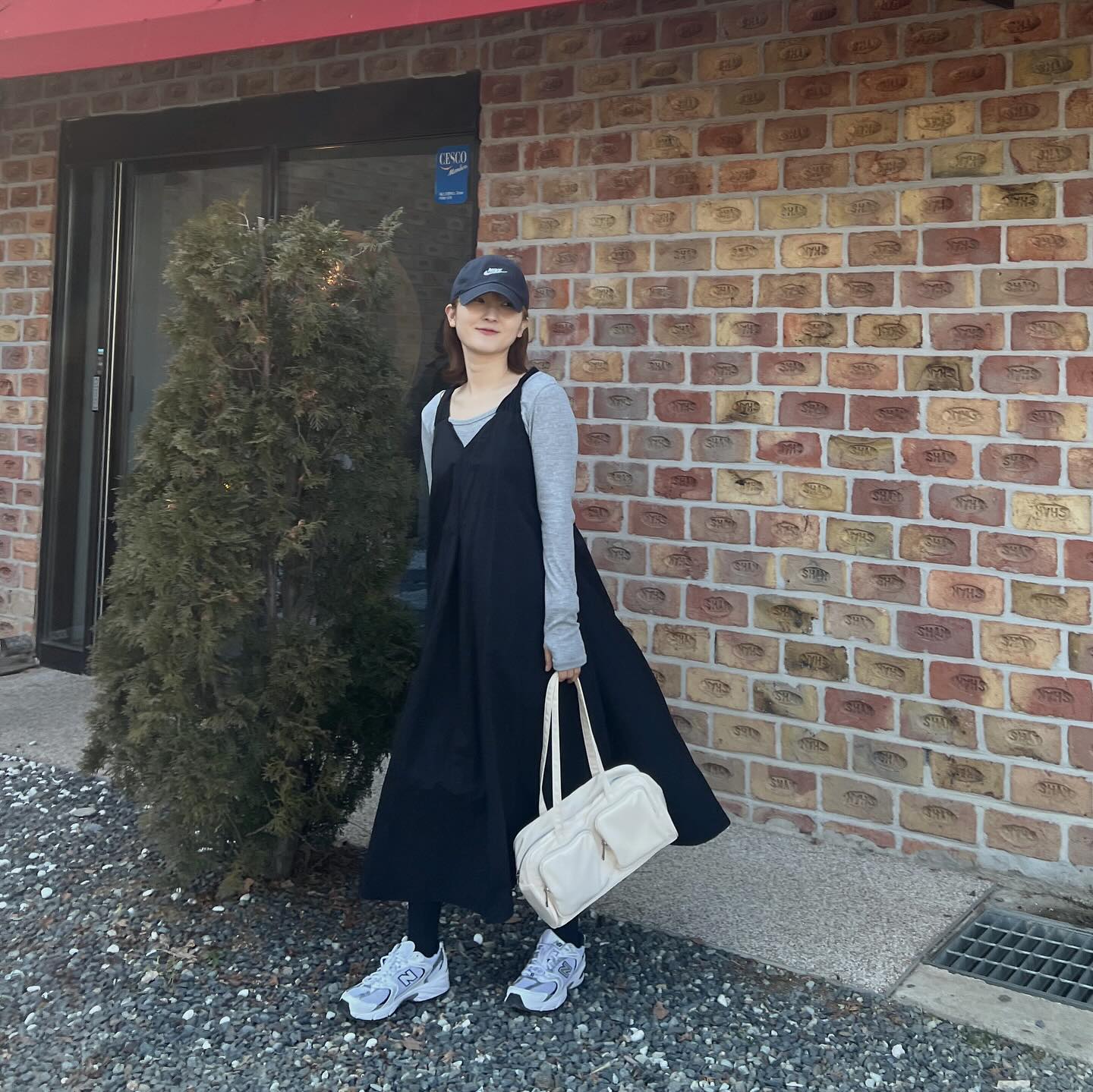#협찬 #광고 #아임슈페너 #서포터즈 🤍
.
다가오는 봄 처럼 화사한 컬러감을 자랑하는 요 백은
shoopen_kr [나일론 투포켓 숄더백] 이에요
.
✅전면 투 포켓으로 수납력 극대화
✅미니 태블릿과 간식 수납 가능한 사이즈
✅은~~은하게 광나는 나일론 소재
.
어떤 코디에도 어울리는 디자인이라 부담없이 들기 좋아요. 
어떻게 저랑 같이 슈펜 하실래요? 😉
.
#슈펜 #나일론투포켓숄더백 #가방추천 #숄더백추천