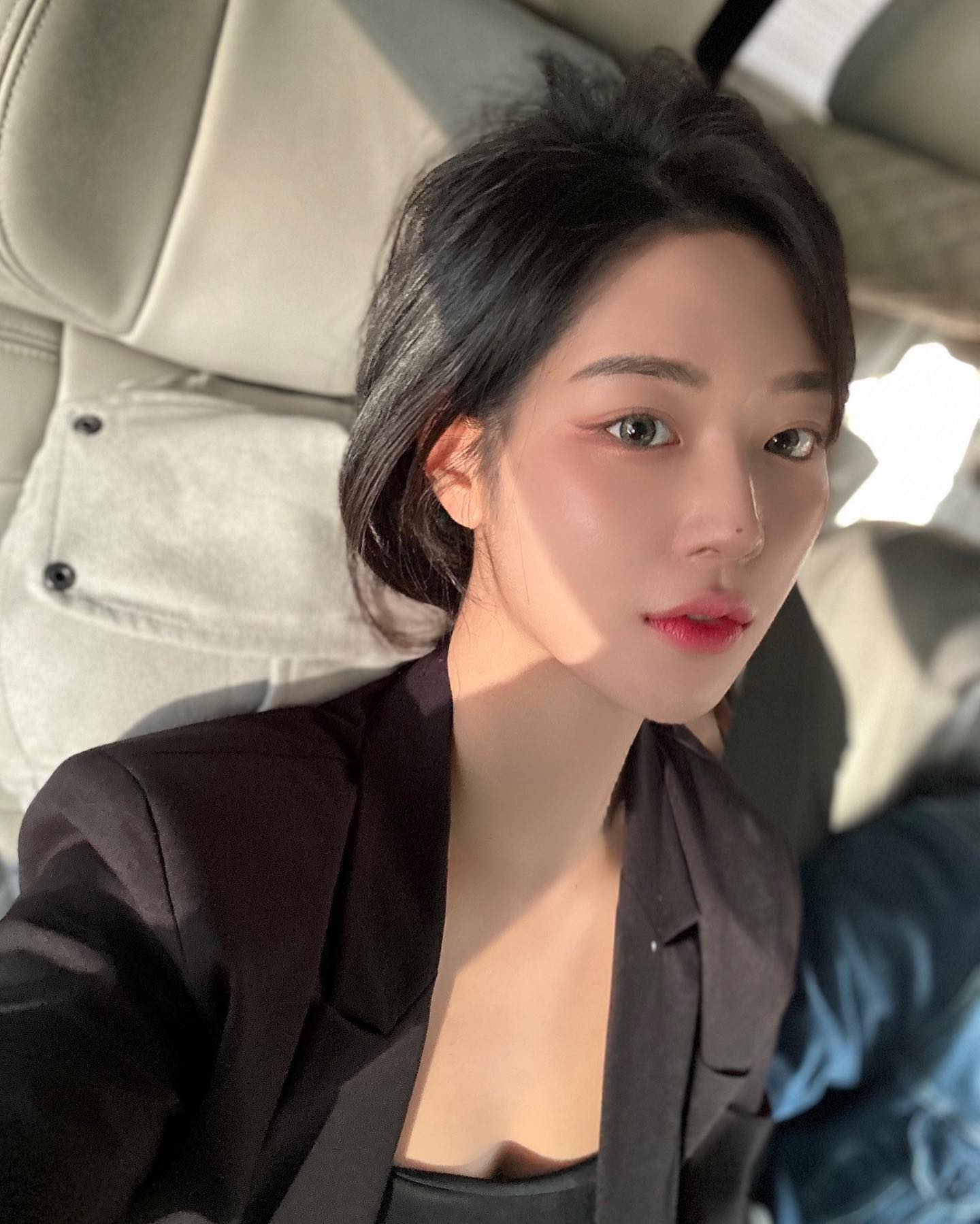 이렇게 갑자기 가을이 🍂

진짜 오랜만에 리프팅관리 받고왔는데 정말 대만족

리프테라2 처음해봤는데 
홍원장님 역시 너무 꼼꼼하시고 
고민인 비대칭 맞춰서 세세하게 관리해주셔서 
관리 당일에 바로 리프팅된거 느껴져서 너무 좋았어요 !

대표원장님 한분께서 A to Z 관리 해주시는 
#메리성형외과 나만 알고싶잖아 ,, ☺️
.
.
.
#홍성택원장 #스킨부스터 #압구정성형외과 #리프테라2 #리프팅레이저 #리프팅추천