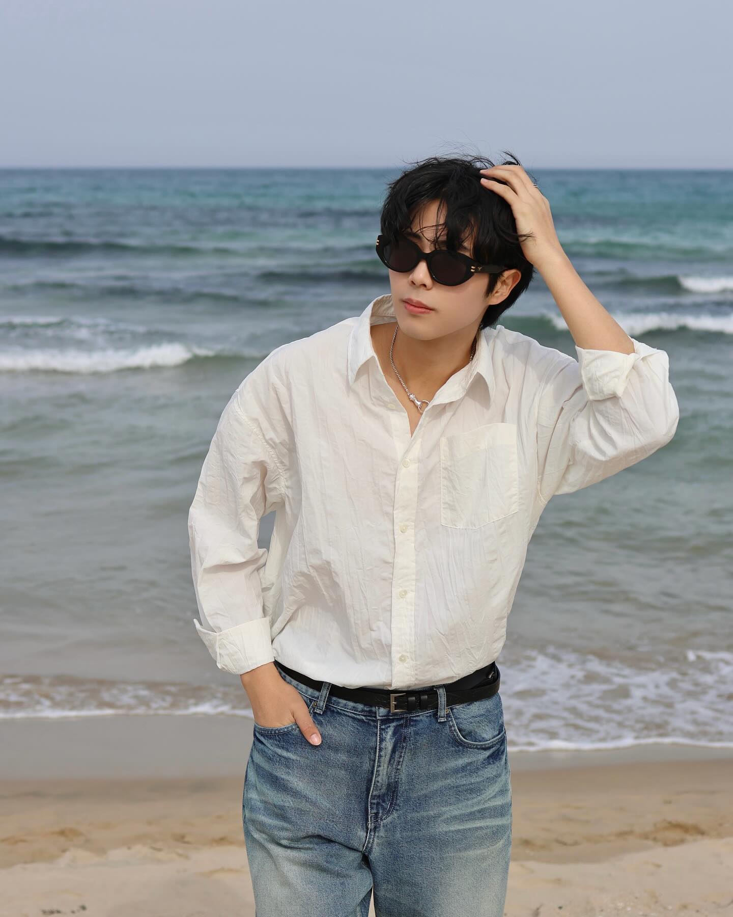 #제품협찬 
강릉 여행인 줄 알고 따라간 곳이 양양과 속초 사이 어딘가인 건에 대해여..🌊
 
kivuli_official ‘HELENA-1’
약간 캣아이 쉐입인게 진짜 취향저격이네요..😎
 
#kivuli #키블리 #키블리선글라스