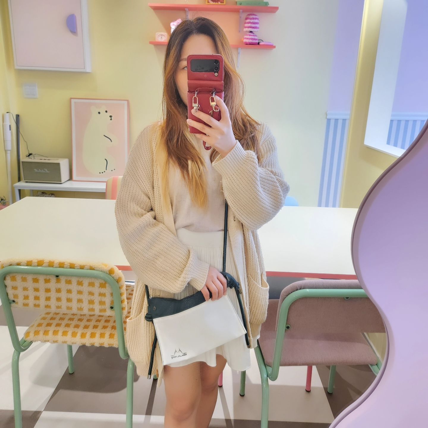 #협찬 #에코미니백 #비온디에 👜 
.
요즘 #미니백 너무 갖고 싶었는데 찰떡인 #스퀘어미니백 발견😗😗
.
면 소재를 사용한 데일리 #캔버스크로스백 으로 캐주얼에 잘 어울리는데요❣️
.
다양한 코디에 부담이 없어 손이 자주 가고 언제 착용해도 예쁜 #크로스백추천 👍👍
.
가벼운 무게라 들고 다니는데에도 부담없는 #미니백추천 💕
.
거기에 #파우치백으로도 사용할 수 있어 다양하게 활용이 가능한 #가방추천 😍😍
.
원하는 길이에 맞춰 양끝을 기본 매듭으로 마무리하면 #캔버스가방 완성인데요😊😊
.
한쪽은 기본으로 묶어주고 다른 한쪽은 땋기 매듭하거나 중간에 땋게 매듭을 하면 핸드백으로 여성스럽게도 연출 가능한 #여자가방 이에요❤️
.
저는 캐주얼이 편해서 길게 #에코크로스백 으로 메고 다니고 있어요😆😆
.
휘뚜루마뚜루 #스퀘어백 찾으신다면 '비온디에' #크로스백 추천해요😘😘
.
bonde0813