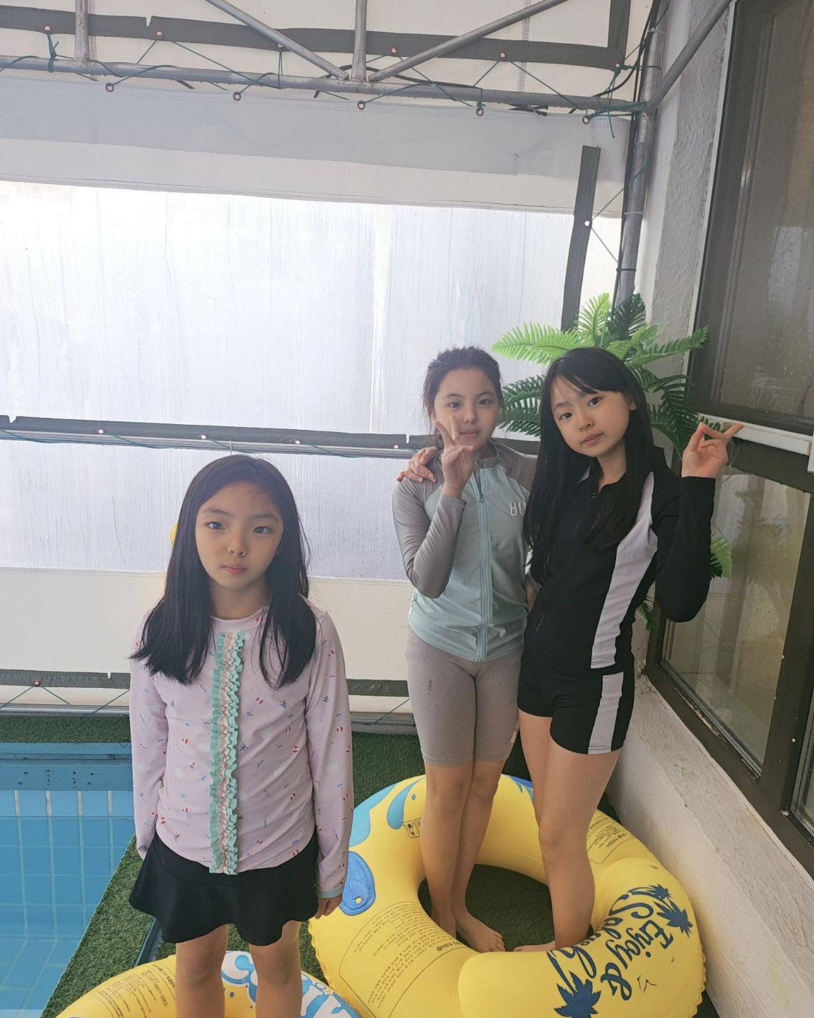 어린이날 만나교회 행복여행 왔어요^^
온전히 우리 가족들만이 즐길 수 있는 프라이빗 독채 풀빌라 #마하나임 펜션
물속에서 실컷놀고 노래방에서 신난 아이들..ㅋ
예배 드리고 바베큐파티🥩
레크레이션도 하고 넘재밌었어요🥰
야외수영장, 우리만의 노래방, 탁구장까지 프라이빗하네요💕

.

#만나교회 #대부도 #대부도펜션타운 #마하나임
#펜션 #수련회 #교회수련회 #여행 #일상 #어린이날
#독채 #풀빌라 #단체 #개별바베큐