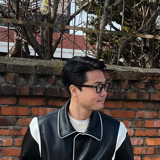 바그냥이와 리중기의 쀼룩 on Instagram: "#광고 @standarderror_official 요즘은 본인 사진 못찍어주면., 화를 낸다.. 나만 일 한 연휴가 드디어 끝났습니다~~🥺 화요팅들 하십시다 - PU 100% 소재로 보통