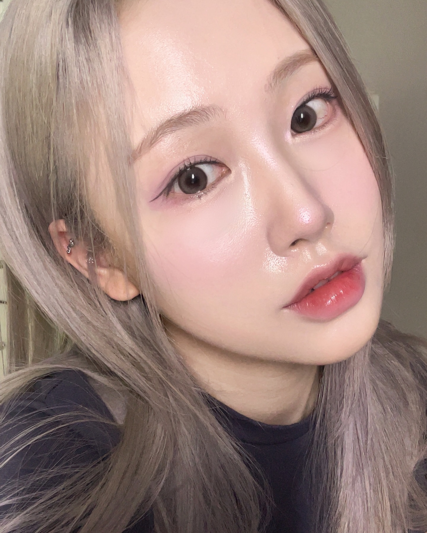 #광고 #츄렌즈 

꾸준한 사랑에 힘입어 츄렌즈에서 밀크앤티 원데이 시리즈의 NEW 컬러(크림모카, 크림핑크)를 출시했어요!

밀크와 티가 부드럽게 스며드는 느낌을 모티브로 제작하여 
데일리하면서 특별한 날 착용하기 좋은 렌즈입니다💖

크림모카 색상은 밝은 애쉬초코라 톤을 타지 않는 내추럴 브라운의 정석
크림핑크 색상은 핑크지만 크림빛 브라운이 섞여 부담스럽지 않은 핑크로 두가지 색상 둘 다 너무 이쁩니다🥹

#chuulens #밀크앤티 #밀크앤티원데이 #브라운렌즈 #핑크렌즈 #데일리렌즈 #베이직렌즈 #학생렌즈 #윙크렌즈 #윙크렌즈추천 #winc #컬러랜즈 #컬러렌즈추천 #크림모카 #크림모카렌즈 #크림핑크 #렌즈추천