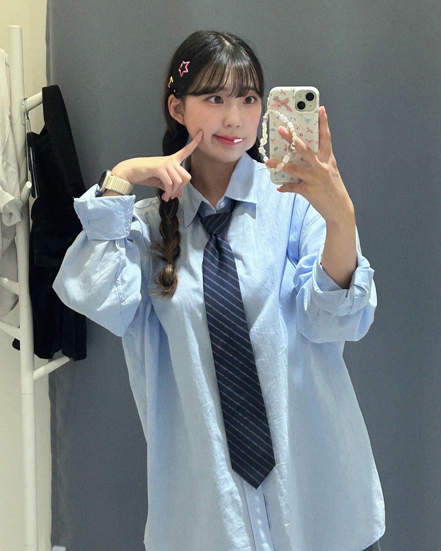 첫 만남은 너무 어려워 -!! ⭐️🩵💙
프로필 사진 찍기 전 거울샷은 국룰이지이 🪞