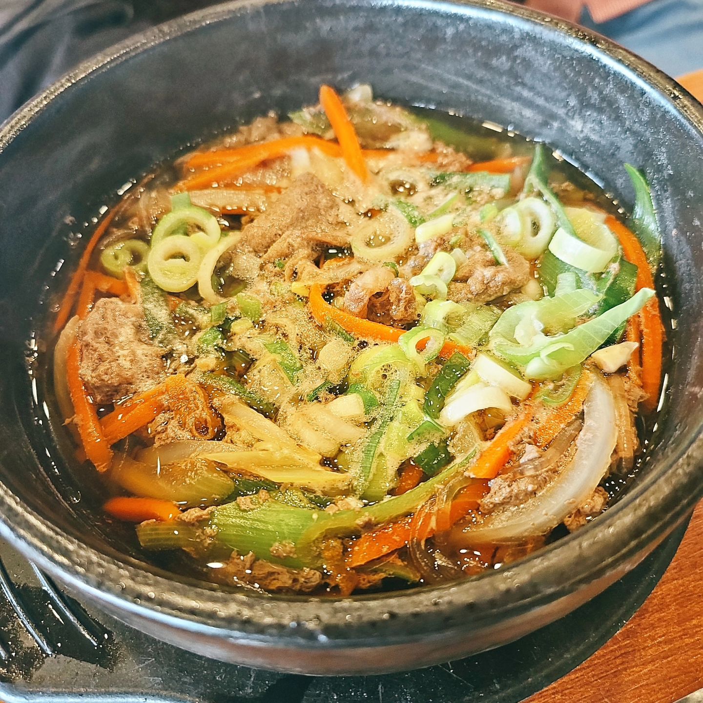 오늘은 주말 근무로 받은 반차 하나 사용!
차 수리하는 동안 부모님과 맛난 점심!
한우소불고기, 갈비탕, 뼈없는 갈비탕
와우! 가격대비 겁나 맛나고 좋네.
난 직장에서 밥 먹고 왔는데두 국물까지 뚝딱!
잘 먹었습니다. 
차수리비는 무상보증기간으로 공짜!
오늘 완전 짱! 불금!

#한우소불고기 #갈비탕 #뼈없는갈비탕 #반차 #점심시간 #점심추천 #점심식단 #점심 #점심메뉴추천 #점심추천메뉴 #점심그램 #점심맛집 #점심맛집추천 #덕이동맛집 #덕이동 #일산맛집추천 #일산맛집