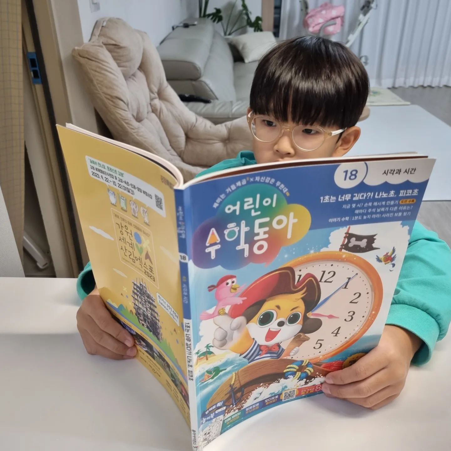 #협찬

추석날짜가 해마다 달라지는 이유 열심히 읽더니 이번 추석에 시골가서 할머니 앞에서 으쓱거리며 아는척 하는 초딩🤣

상식이면 상식, 수학이면 수학, 만들기면 만들기!
한권으로 다되는 어린이수학동아!

#초등2학년2학기 
#초등사고력수학
#어린이수학동아
#어수동