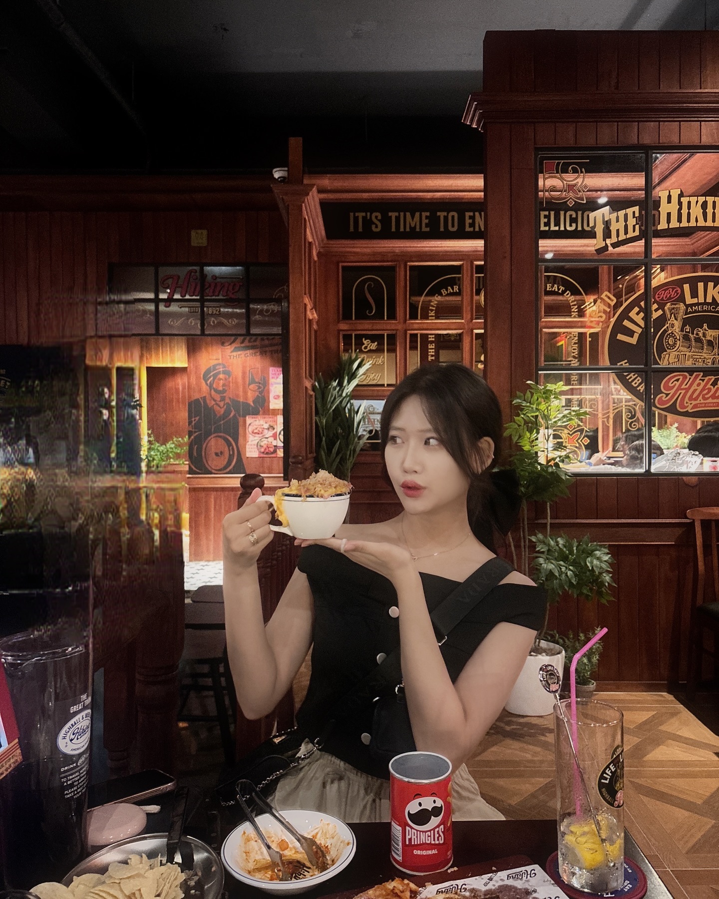 #협찬 #신상맛집 hiking_highball 🩷
📍월계동 876-1
⏰17:00-03:00 (금,토 : -05:00)
#첨단하이킹

칵테일 종류는 말해뭐해, 심지어 안주까지 다양하고
모든 메뉴가 가격에비해 양이 너무 많아서
여럿이서 모임하기 너무 좋은데다
바테이블 까지 있으니 데이트장소로도 최고 !!

필독- 생일인 사람들 주목 !!!
생일 1주 전후로 방문하시먼 대왕하이볼 서.비.스.♥︎ 

가게 내부 외부 모든 곳이 포토존 행복하다..🍀
늦은시간 까지 영업하니까 시간 걱정없이 많방부 👍🏻

#첨단맛집#광주첨단술집#첨단술집
#광주핫플#광주첨단핫플#광주신상술집
#첨단핫플#광주하이볼#하이볼