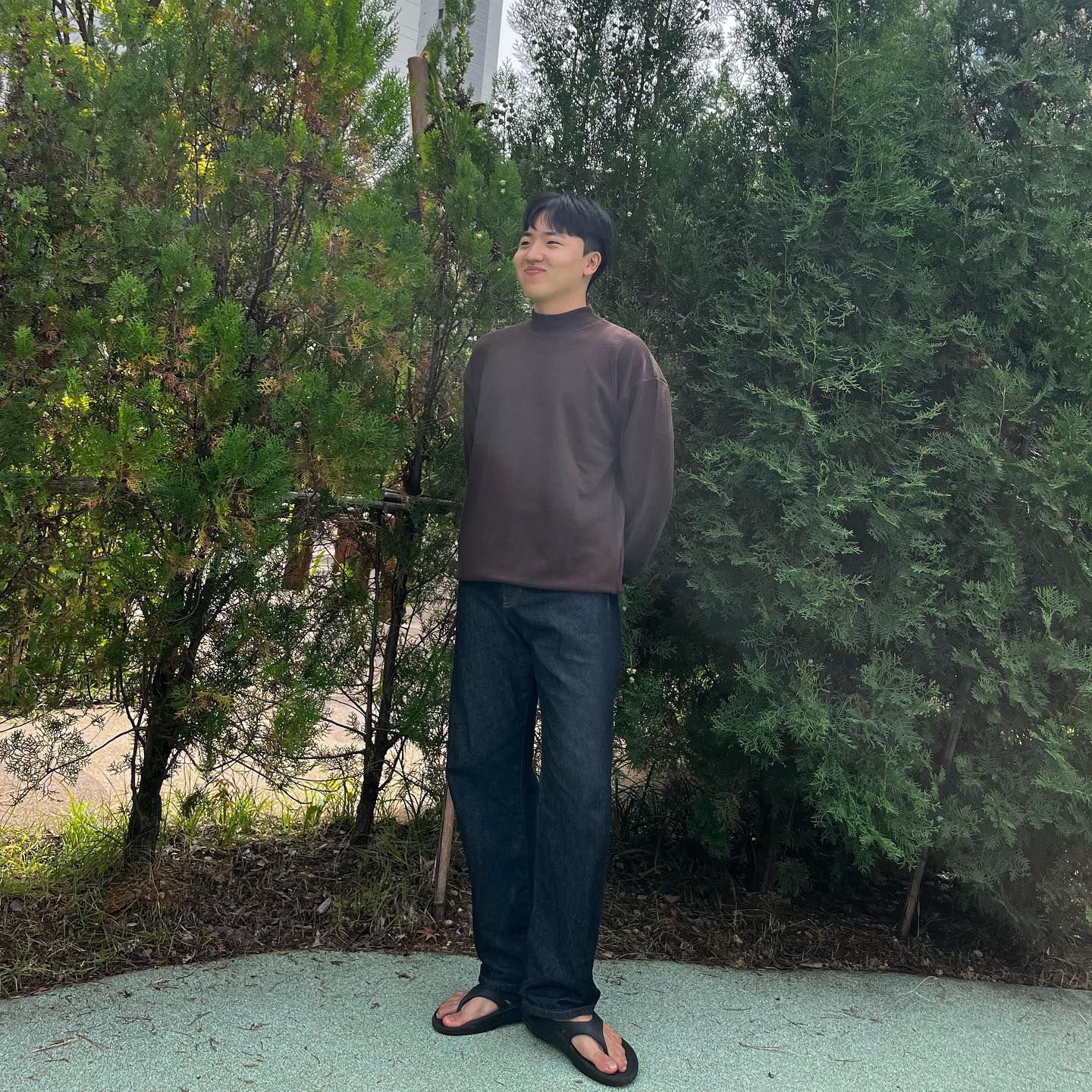 올 가을 준비의 시작은 수아레 하프터틀넥니트입니다~!

선선한 가을 날씨에 입기 좋은 하프터틀넥이에요~
가을 겨울에 가장 많이 찾게되는 옷인 것 같습니다ㅎㅎ
두께감도 적당하고 재질도 부드러워서 엄청 편하고 예뻐요!

suarestudio #긴팔티 #니트
#모크넥 #목폴라 #긴팔티셔츠 #오버핏 #터틀넥 #데일리 #suare #수아레