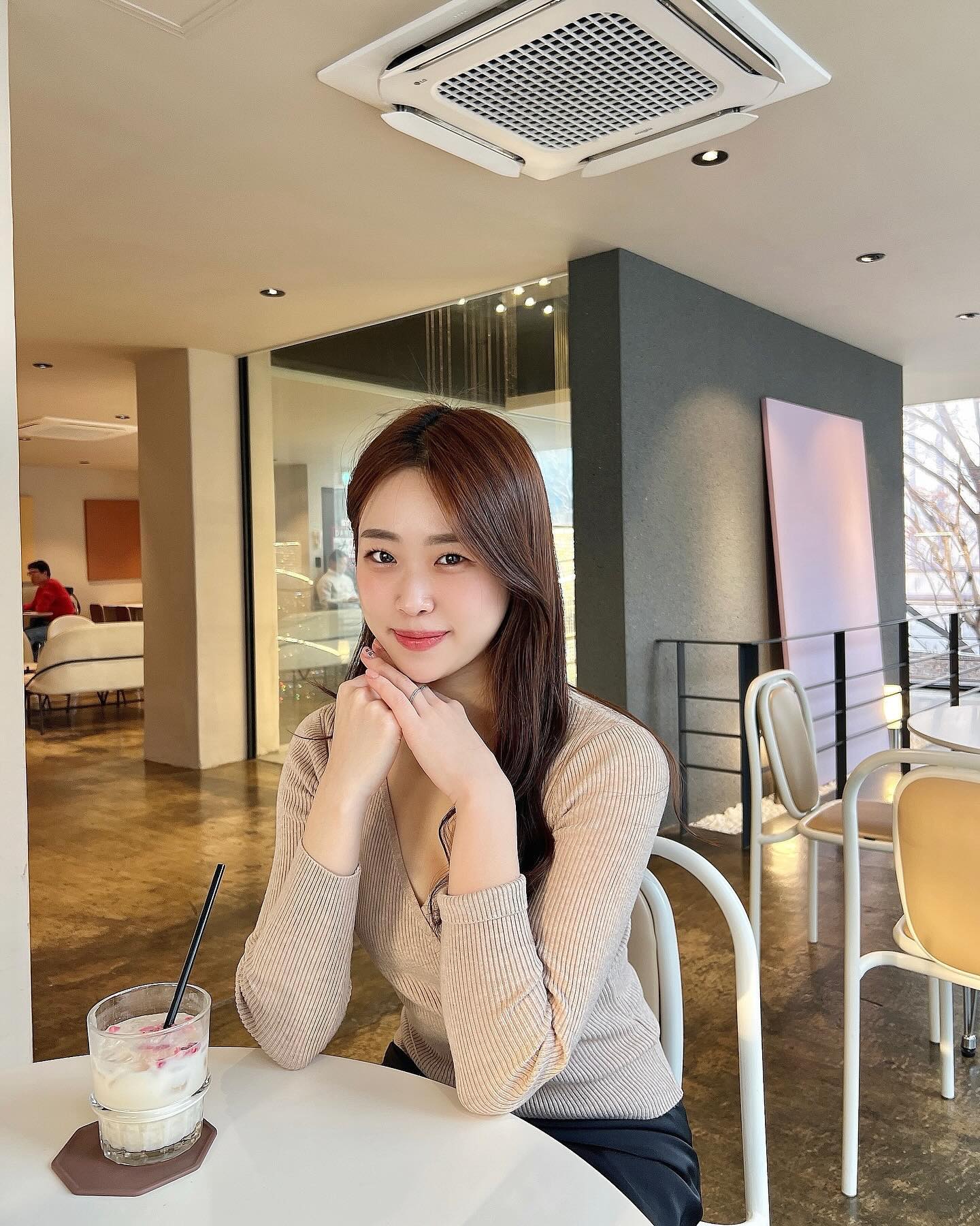 샵 오픈하고 첫 해외여행 계획중✨🩷
지금도 정신없이 바쁘지만 ..!
성수기 전에 안다녀오면 올해도 못갈 것 같아서
항공권부터 냅다 끊어버렸어요 헤헤
벌써 행복한데 어쩌지🫢
