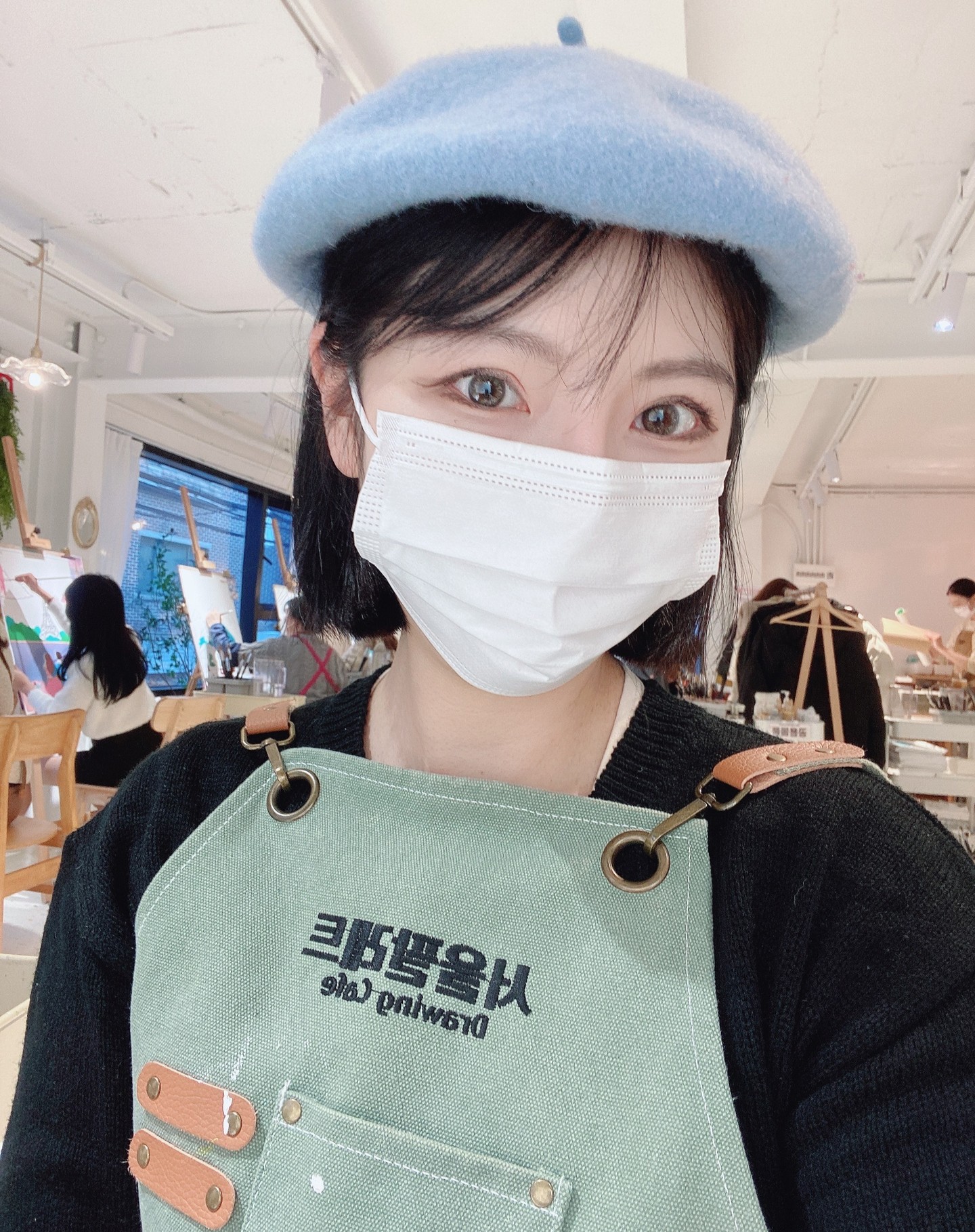 선양이랑 드로잉카페🎨

음료수도 맛있었고 카페 분위기도 너무 좋고 그림그리면서 대화하니까 엄청 힐링 됐음 ㅎㅎ

오빠가 무병장수 그림 그려달라고 해서 진짜 4시간동안 엄청 열심히 색칠했다 ㅜㅜ

우리 모두 그림에 담긴 뜻대로 무병장수하자😭

아 게다가 사장님이 사진도 잘 찍어주심 굿굿👍

#데일리 #일상스타그램 #셀카스타그램 #힐링 #힐링체험 #드로잉카페🎨 #양재역 #서울팔레트 #좋은경험👍