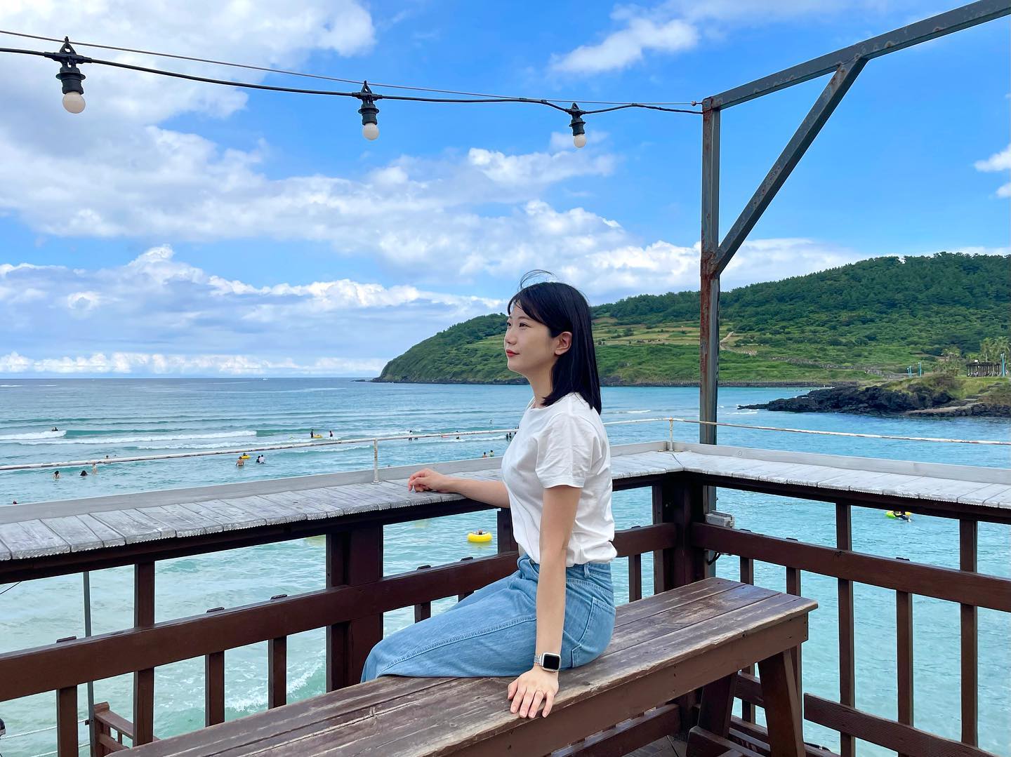 진짜 에메랄드빛 #함덕해수욕장 
그 옆 카페도 참 예뻤는데 너무 덥고 비쌈
딸기에이드 만원ㅋㅋㅋ
#함덕카페#델문도#델문도카페
#제주도카페#함덕해수욕장#함덕해변
#제주도여행