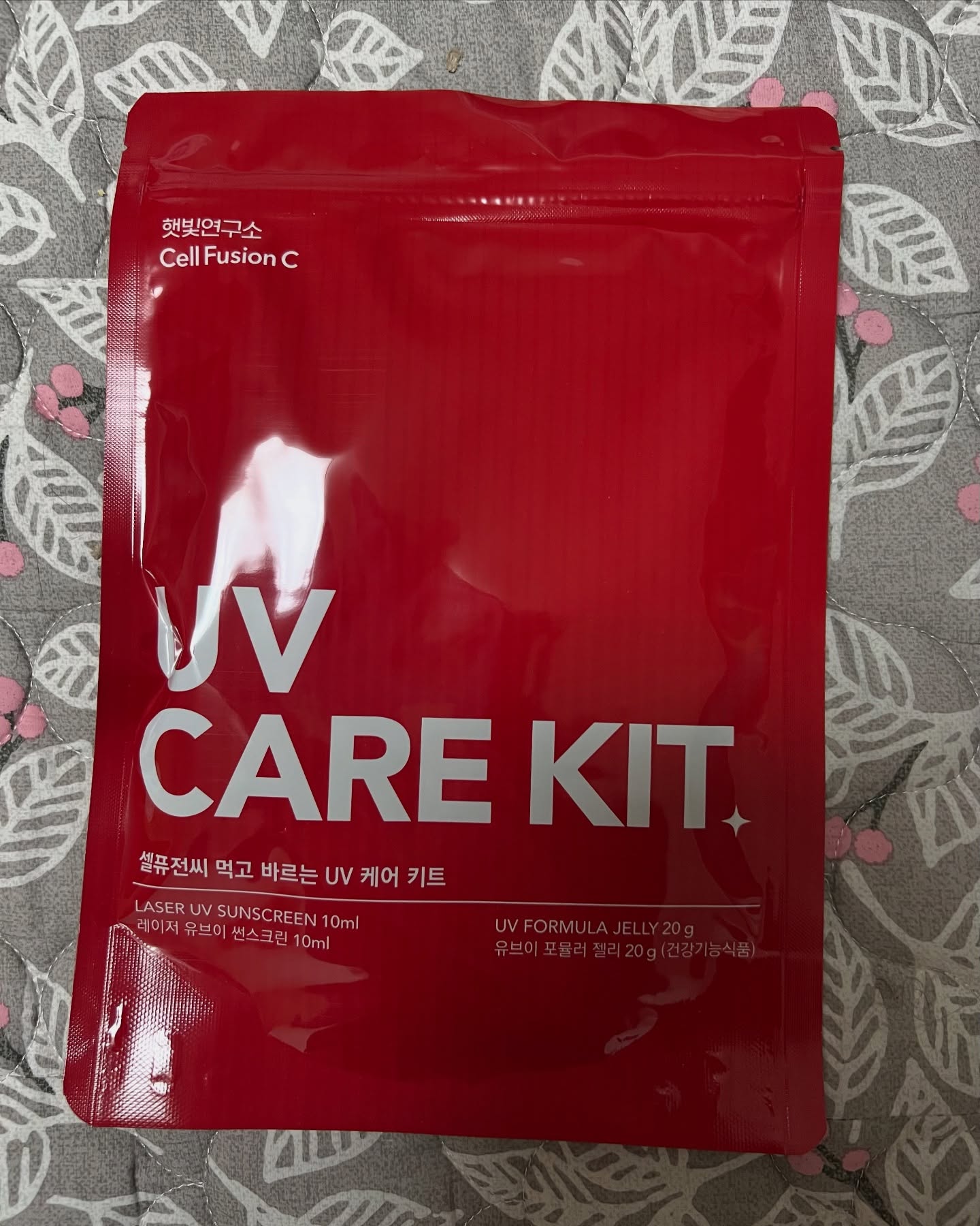 #제품제공

레이저 UV 썬 스크린 10ml, UV 포뮬러 젤리 1포

빈틈 없는 피부 케어의 시작 먹고 바르는 UV케어

레이저 UV 썬 스크린은 부드럽게 발리고 끈적이지 않아요
UV 포뮬러 젤리는 쫀쫀하고 맛있어요
먹고 바르니 이중으로 케어 되는 느낌이에요

#파룸체험단 #셀퓨전씨 #햇빛연구소 #먹고바르는UV케어

powderroom.event cellfusionc.official 체험 기회 주셔서 감사해요
