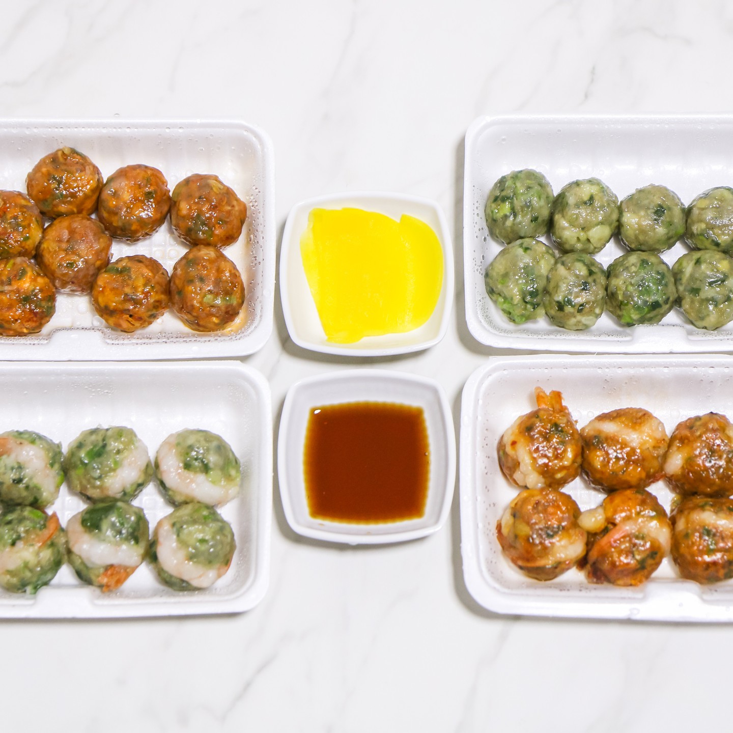 #협찬
🥟 장수손만두 인천 본점
🥟 남동구 간석동 130-12

🥟 새우고기굴림만두
🥟 새우김치굴림만두
🥟 고기굴림만두
🥟 김치굴림만두

이번에 다녀온 매장은 굴림만두 원조 '장수손만두 인천 본점' 되겠습니다. 일전에 체인점에서 만두전골과 함께 굴림만두를 처음 접하고 그 매력에 푹 빠져 이렇게 본점까지 이용하게 되었습니다😊

다시 한 번 느끼는 거지만 세상 알찬 만두 속과 존재감이 거의 느껴지지 않는 얇은 만두피에도 그 형태를 그대로 유지하면서 쫄깃한 식감을 전달한다는게 정말 대박이라 생각하며 그래서 특허까지 보유한 맛집이지 않나라는 생각이 들었습니다😘

전용고에 굴림만두를 보관하고 있다가 주문과 동시에 찜기에 만두를 쪄주는데 이런게 맛집의 비결 중 하나가 아닐까 생각하고 오프라인 매장 방문이 어려운 분들을 위해 스마트스토어 운영, 전국택배가 가능하다는 점 역시 메리트 중 하나가 아닐까 생각합니다🤣

굴림만두를 종류별로 포장해서 오리지널 상태로도 맛보고 다양한 레시피 활용도 해봤는데 결과는 거를 타선업이 하나같이 다 맛있다는 점 되겠습니다. 일전에 맛을 봤기때문에 보다 더 큰 기대감을 가지고 방문하게 되었는데 그 기대감을 온전히 충족 시키고도 남는 시간이라 좋았습니다😭
.
.
.
.
.
.
.
.
.
.
.
.
#장수손만두 #굴림만두 #만두맛집 #인천손만두 #인천만두맛집 #굴림만두원조 #간석오거리역맛집 #간석시장맛집 #인천맛집 #새우만두 #고기만두 #김치만두 #만두국 #만두볶음밥 #만두요리 #만두레시피 #굴림만두맛집 #화사만두 #나혼자산다만두 #나혼자산다 #맛집블로그 #맛집블로거