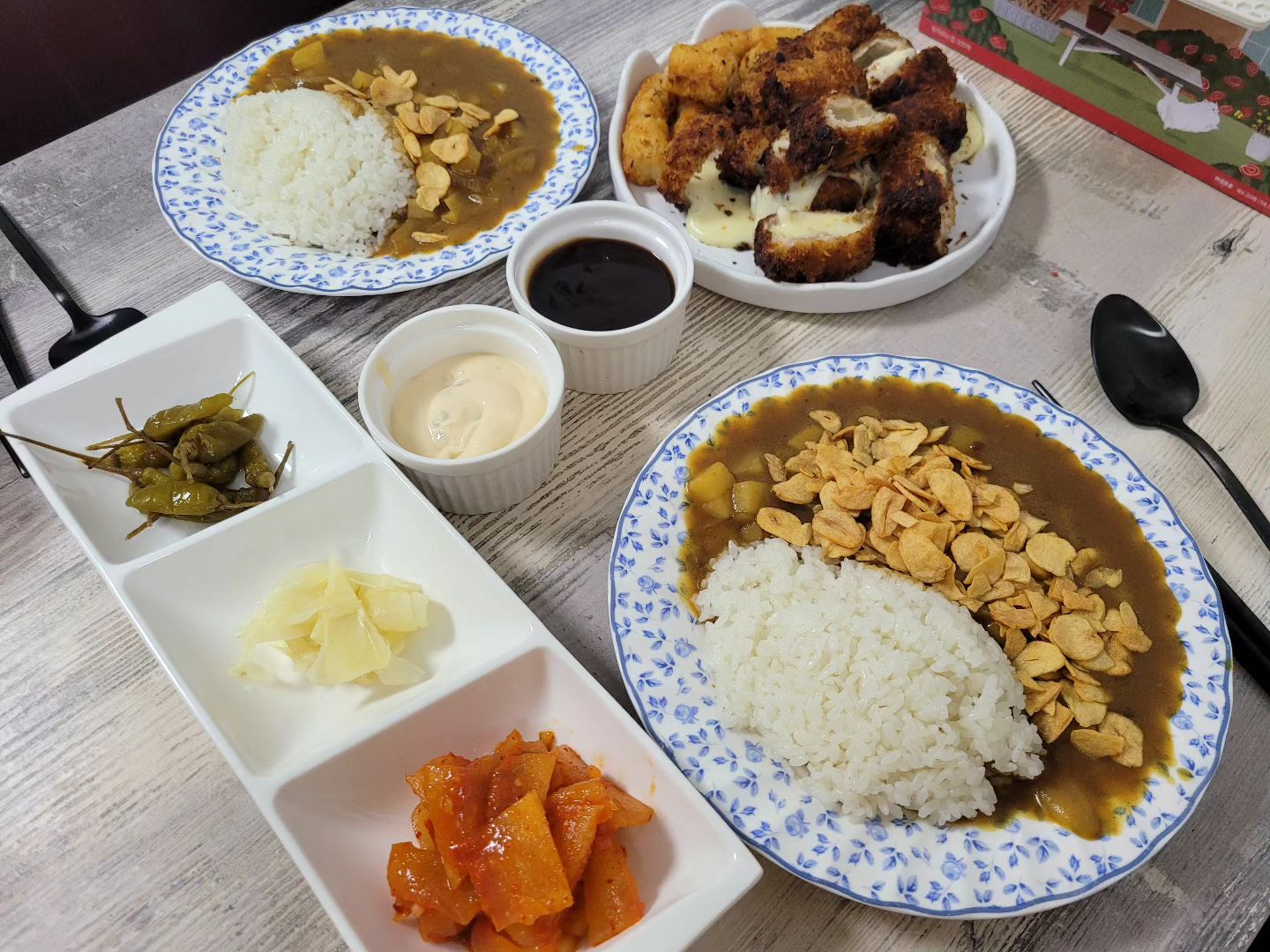 🍽 

#저녁#일본카레#치즈돈까스#맛감자#산고추#생강초#수박무침#요리#요리스타그램#맛스타그램#맛있다