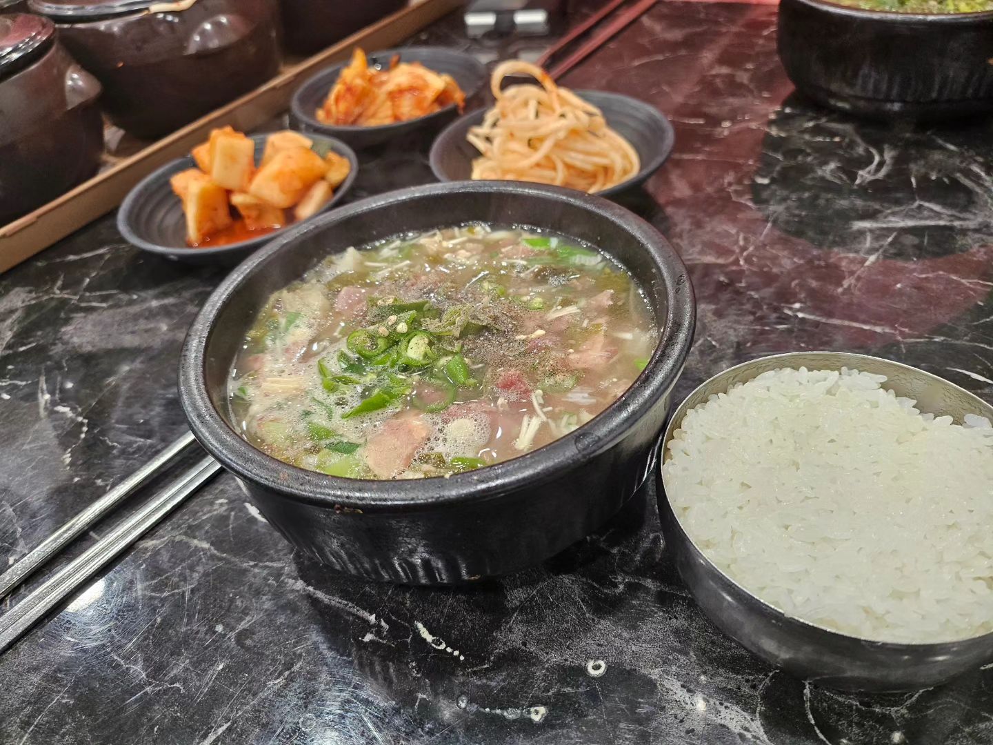 해장🥣
.
.

유치회관 사람 바글바글
시원하게 해장 후다닥 하고나오기
.
.
.
#숙취#숙취해소#해장#해장국#인계동
#유치회관#맛집#수원맛집#먹방
