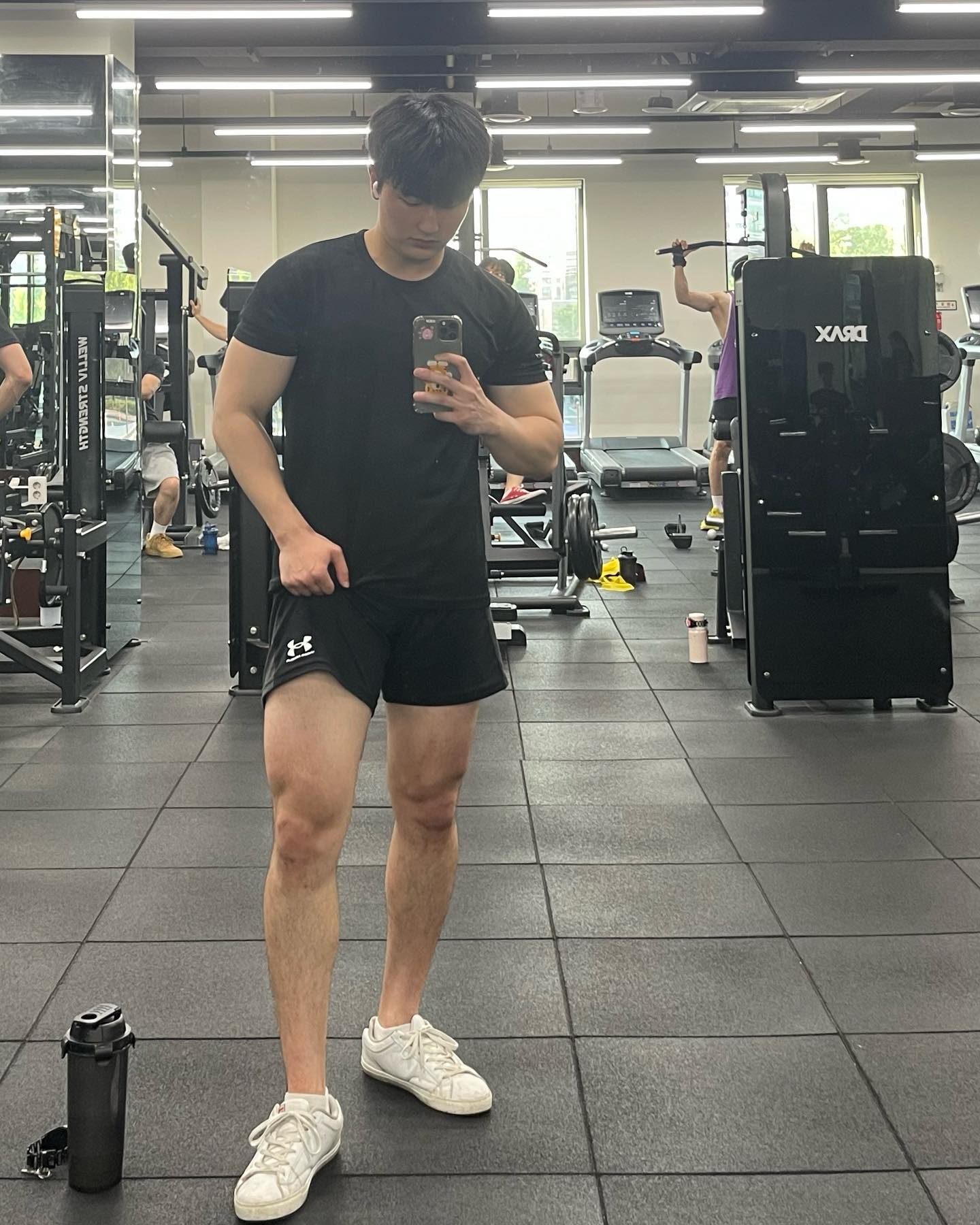 2023.5.31 운동기록📝

🔥하체 운동🔥

✅스쿼트 75kg 12회 5set 
 
✅레그프레스 160kg 15회 5set
 
✅레그 컬 47kg 15회 4set

✅레그 익스텐션 55kg 15회 4set
 
✅시티드 레그 컬 47kg 15회 4set
 
⏰휴식시간 : 1분40초

수요일도 운동 끝🔥🔥
오늘은 하체운동을 완료했습니다 ! !
2주만애 하체운동 하니까 엄청 힘들더라구요🥹🥹
운동은 쉬면 안된다는 것을 다시 깨닫게 되는 하루였던 것 같아요🤣🤣🤣
오늘은 다행히 기구에 자리가 많아서 빨리 끝낼 수 있었는데 내일도 기구에 자리가 많았으면 좋겠네요😊
.
수요일 운동하신 인친님들 고생하셨구 좋은 밤 되세요🙌🙌