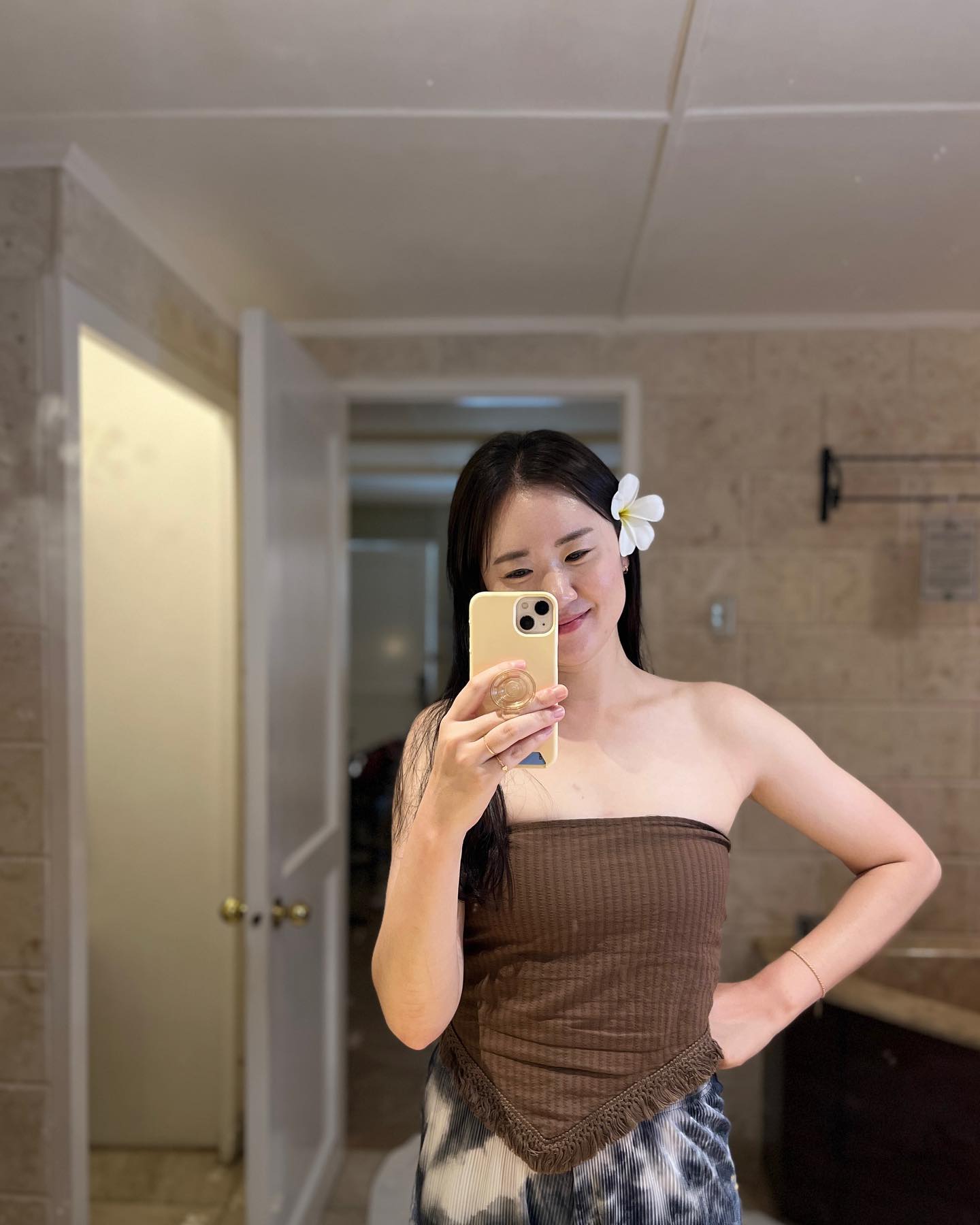 비록 쇄골은 살에 파묻혀 실종 되었지만
과감하게 입어보는 애엄마 😎

#다이어트실패 #먹는걸로스트레스푸는타입