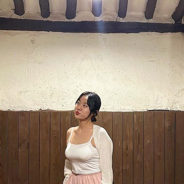 🐥 on Instagram: "#광고 더운 여름날에 브라탑으로 단독활용 가능한 나시! 어깨끈 조절이 가능해 체형에 맞게 편하게 입을수 있어서 넘 편했어요! #마른파이브#마른5#marun5#마른파이브나시#마른