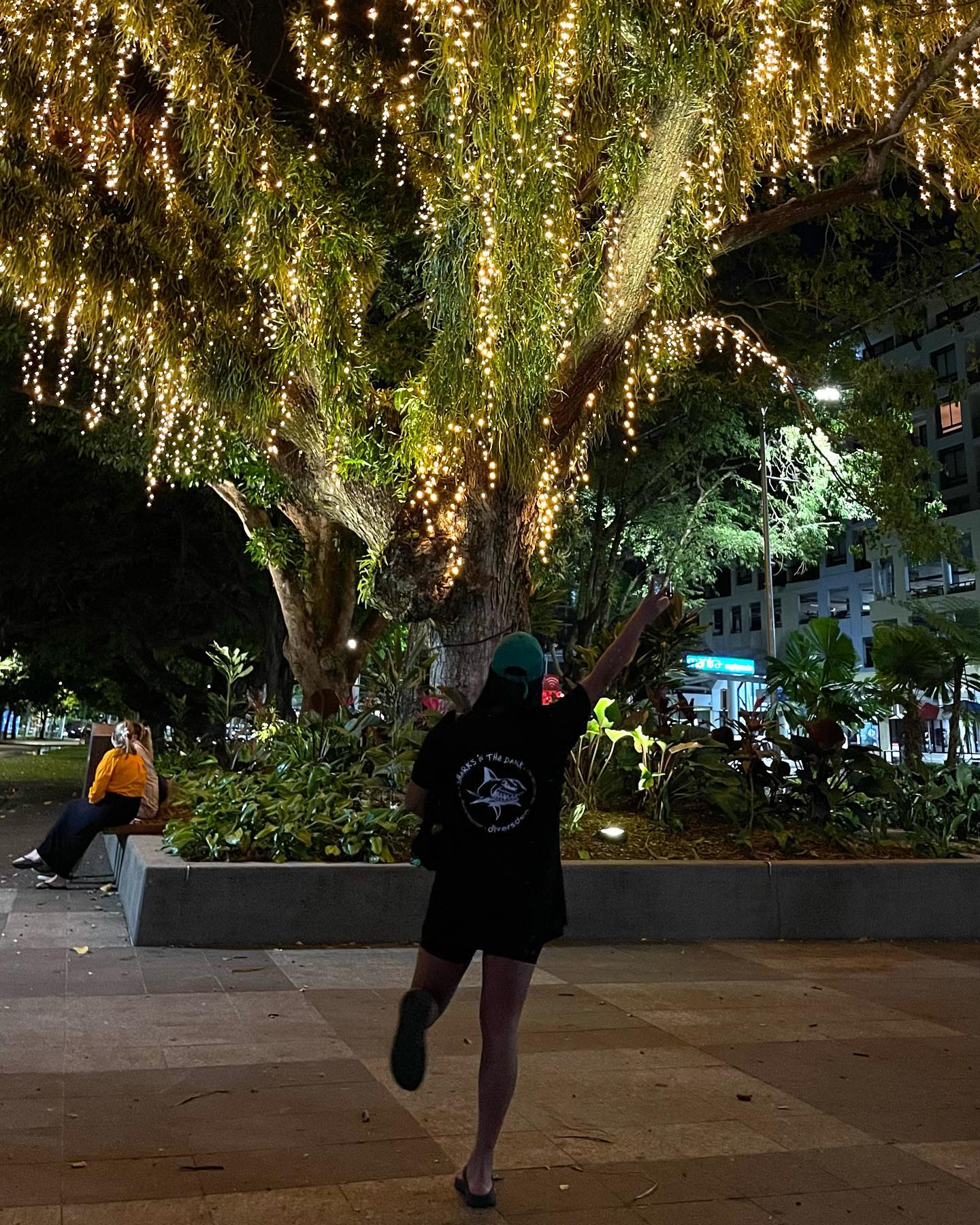 Good memories in the Esplanade Lagoon in Cairns🩵

Thanks to my Japanese mates🫶🏾 みなさん、元気ですか？

📍Esplanade Lagoon, Cairns, QLD