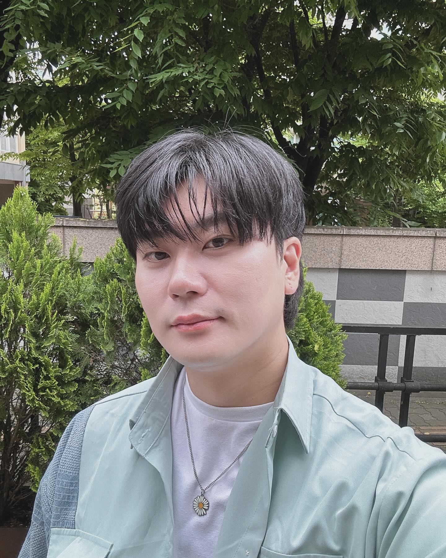 어두워진 머리
다시오른 살
살은 가을에 찌는건데
왜 봄인데 살쪄???

#봄 #날씨 #화창 #다크 #헤어 #실버레벨5 #톤다운 #살찜 #뿌리볼륨 #있고 #없고 #돌림 #춘곤증