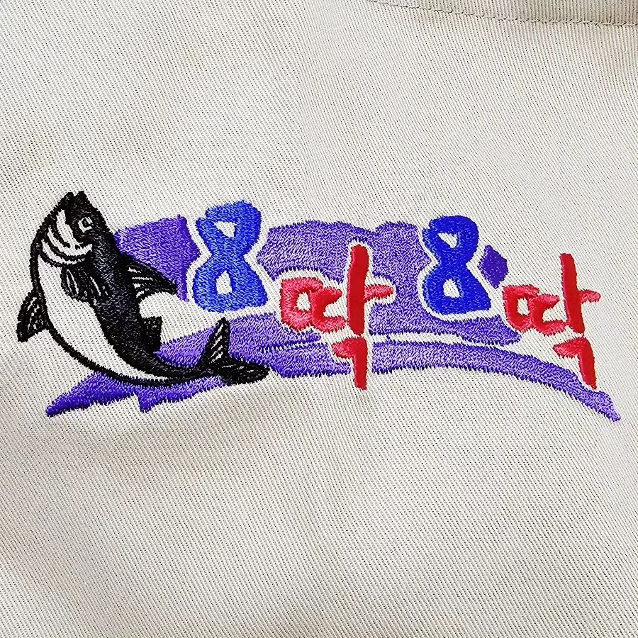 #협찬

자수 품질도 그렇고 앞치마 소재도
생활 방수가 가능한 원단이라서 일할때 입어도 된다해서
고민하다가 베이지색으로 주문해봄!
간장이 묻었었는데 휴지로도 금새지워지는거보니
방수되는게 맞나부다!
방수되는거치고는 착용감역시 괜츈한듯!

글자로만 새길까하다가 포토샵으로
로고 보내드렸더니 흔쾌히 만들어주심!

🎉라미아스텔라🎉짱이다
앞치마 넘이쁨.
울 알바생도 맘에 든다해서 추가구입 예정!

역시 평좋은건 이유가 있나봄!

밝은색은 처음인데 넘이쁘다ㅎㅎ

1호점에도 만들어줘야겠다!
사이즈미스로 큰건데도 그래도 이쁘네
이건 동생이나 아빠주고 난 좀작은사이즈로 다시주문해야지
흐흐.

lamiastella2014
#라미아스텔라 #자체제작 #앞치마#라미아스텔라앞치마 #에이프런#앞치마제작 #앞치마주문제작#생활방수 #앞치마추천 #단체앞치마 #이니셜자수
#이니셜앞치마 #자수앞치마#카페앞치마 #미용앞치마#바리스타앞치마 #어린이앞치마#플로리스트앞치마 #미술앞치마#빅사이즈앞치마 #식당앞치마
#유니폼제작 #카페 #유니폼#lamiastella #apron #uniform #chefapron