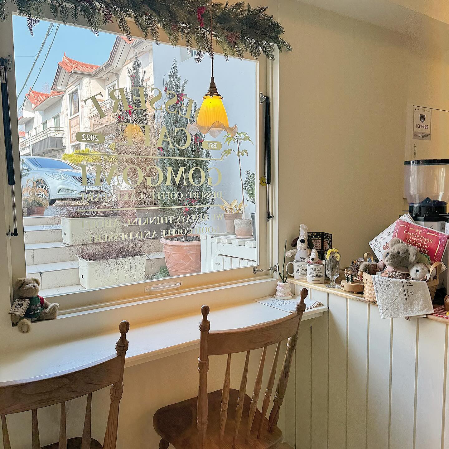 카페 곰곰이🧸

가로수길에 있는 귀여운 카페☕️
귀염뽀짝한 디저트가 있는 곳
.
.
.
#창원카페 #창원가로수길 #창원가로수길카페 #카페곰곰 #카페투어 #카페스타그램 #카페추천 #coffee #cafe #창원카페추천 #창원가볼만한곳 #먹스타그램 #먹스타소통 #먹스타맞팔 #일상 #데일리 #daily #좋아요 #좋아요반사 #좋반