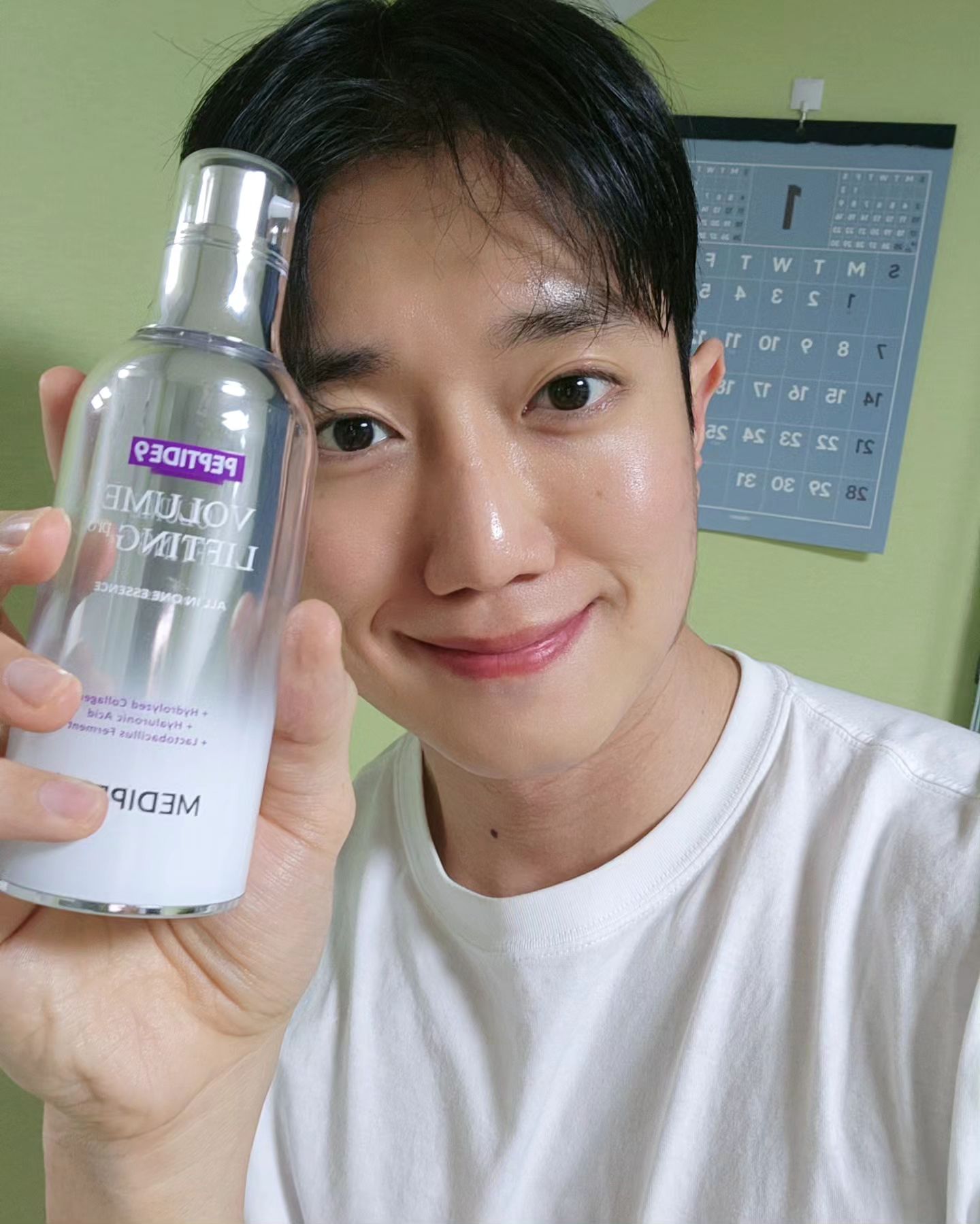 #협찬

<펩타이드 9 볼륨 리프팅 올인원 에센스 프로> 

✅️바르기만 해도 리프팅 효과를 볼 수 있는 올인원 에센스 제품!

✅️기존 펩타이드9 볼륨리프팅 올인원 에센스에서 펩타이드 함량이 3배나 증가하여 업그레이드 된 제품이에요.

✅️에센스를 얼굴에 바르면 거품이 올라오면서 리프팅 효과를 주는
제품인데요. 

✅️느낌도 너무 좋고 사용 직후 바로 피부가 개선되는것이 보여서 만족스럽더라고요.

✅️올인원 제품이라 바쁠때는 이거 하나만 발라도 기초케어가 가능해서 편리하기도 해요.👍

#메디필 #medipeel #메디필은색병 #메디필버블에센스 #메디필에센스 #리프팅에센스 #리프팅에센스추천 #물광볼륨리프팅버블에센스 #물광에센스 #메디필올인원올인원에센스 #메디필올인원에센스 #버블에센스 #펩타이드9에센스 #메디필펩타이드9 #목주름케어