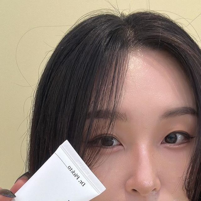 신영은 on Instagram: "#광고 #협찬 내 피부를 구해줘요 #닥터픽토 💚 안녕하세요 배우 영은입니다:) 요즘 야외 쵤영이 잦았던 탓인지 급격하게 면역력이 떨어져서 아프기도 아팠고 피부가 처음