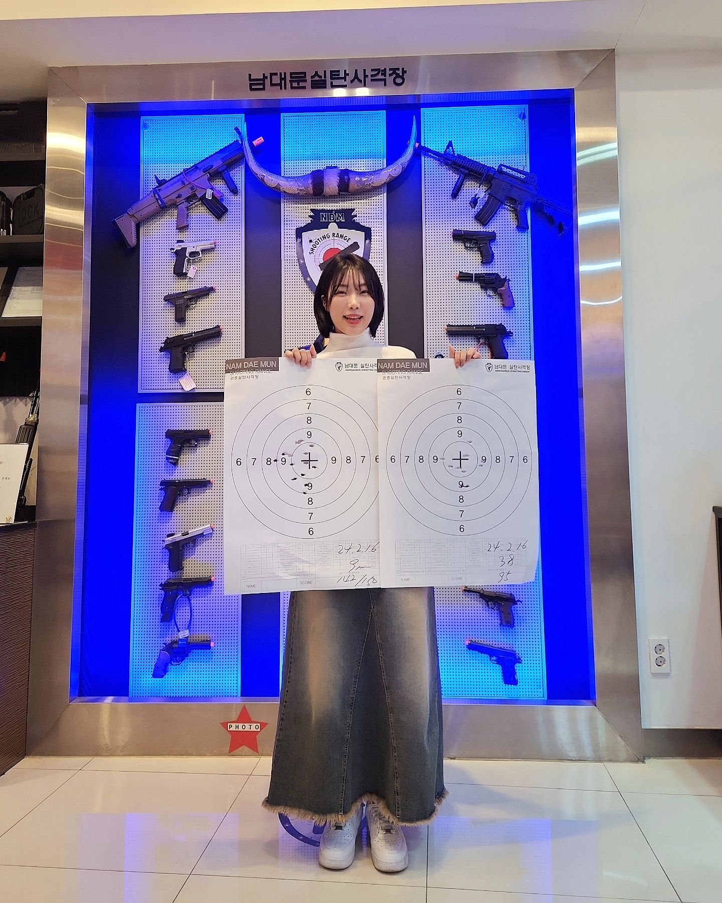 늘 명동 사격장을 다니다 이번엔 처음으로 남대문 사격장을 가게됐는데 일단 시설도 좋구👍 실탄 발사 횟수도 저렴한 가격에 25발이나 쏠수있었다🔫🔫💥💥 (총 2개 선택가능)
진짜 스트레스 날리는덴 이것만한게 없다...10점 맞았을 때 그 쾌감....🤪 담달엔 실탄소녀단 모임 회식이닷!!

울 회사 쵝오💗✨️

#퍼블리시스그룹코리아 #사내동호회 #뭉치면쏜다 #실탄소녀단 #레오버넷 #publicisgroupe