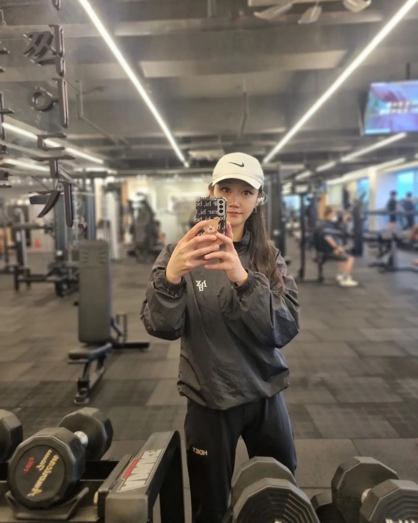 니가 근육 많은여잘 좋아한다고 해서 #오운완 💪🏋‍♀️🎶

우리 집에 닭찌찌 옴총 많아🐔🤍

닭형&언니닭과 함께 한지 벌써 1년째인데용🫶

2년전 처음 야외 바디프로필 성공시켜
스튜디오 작가님도 성과가 좋으셨대서
올해는 어떤 컨셉으로 준비할지는 
아직은 미정이나👙🏖
맛도👍건강도 지키는 닭형&언니닭과
계속해서 득근해 보겠습니다🫡

dak_brother
unnie_dak

#헬스타그램#운동하는여자#운동하는남자
#닭형#언니닭#다이어트#유지어터#식단