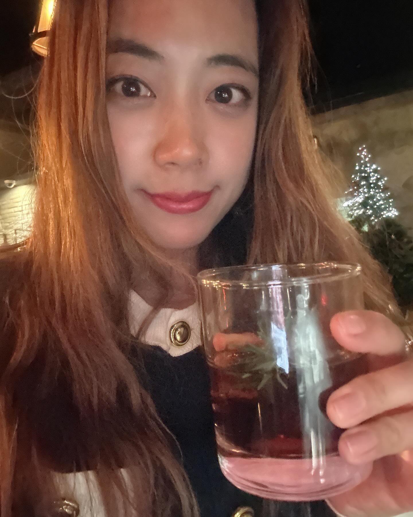 아직 클스 분위기가 남아 있었던 #부평어딘가 #bar
칵테일 리스트가 쫌… 한정적이라 #갓마더

그냥 롱티나 마실껄 그랬나 ㅋ

조명, 분위기는 참 예뻤음