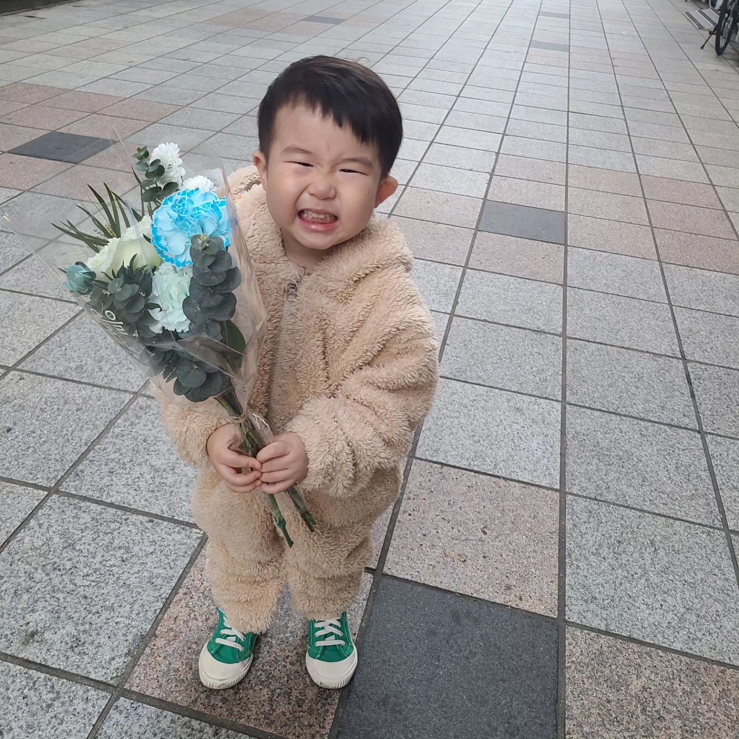 Happy valentine's day for daddy 💞 오랜만에 남편에게 꽃선물 🩵