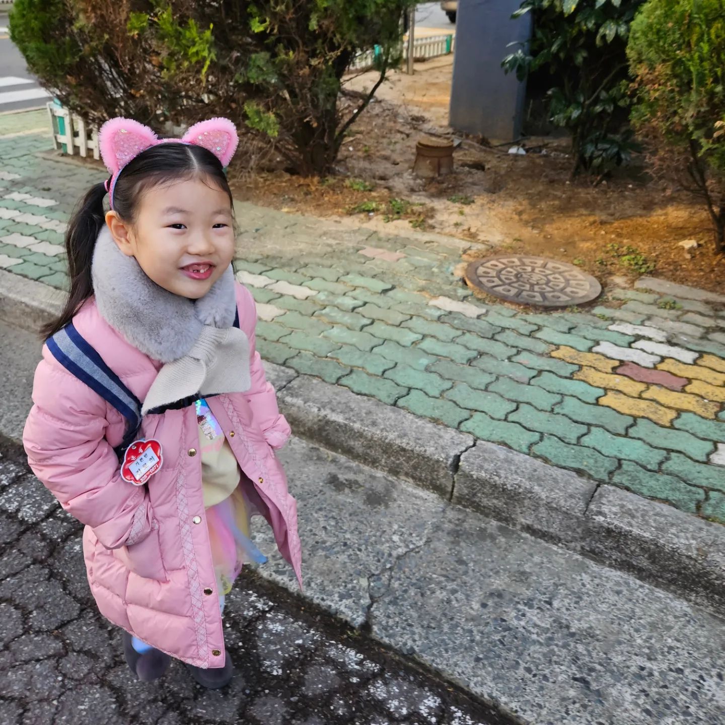 #등원그램

아침에 일어나는게 힘들어보여서
(망할 감기바이러스)
쿨하게 등원차 포기하고
명장시대 들러서 소금빵 하나 먹으면서 등원하니 세상 기분 좋음

갓 나온 식빵도 쫄깃하니 너무 맛있음

#로로희그램 #명장시대 #수요일20프로할인
#등원길 #등원룩