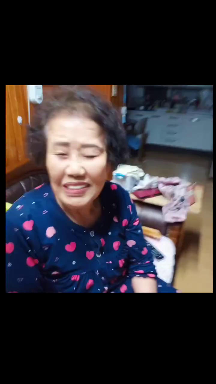 인플루언서 유망주 - 잠옷이 잘어울리는 여자.