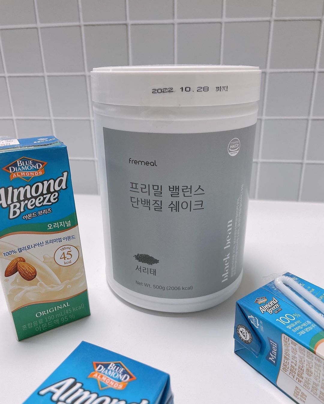 🌟🌟🌟🌟🌟 on Instagram: “식단 조절은 #프리밀단백질쉐이크 개별포장이었던 프리밀단백질쉐이크가 대용량으로 출시되었어요🤩 국내산 서리태와 곡물로 만들어서 고소한 맛이 나요🫒