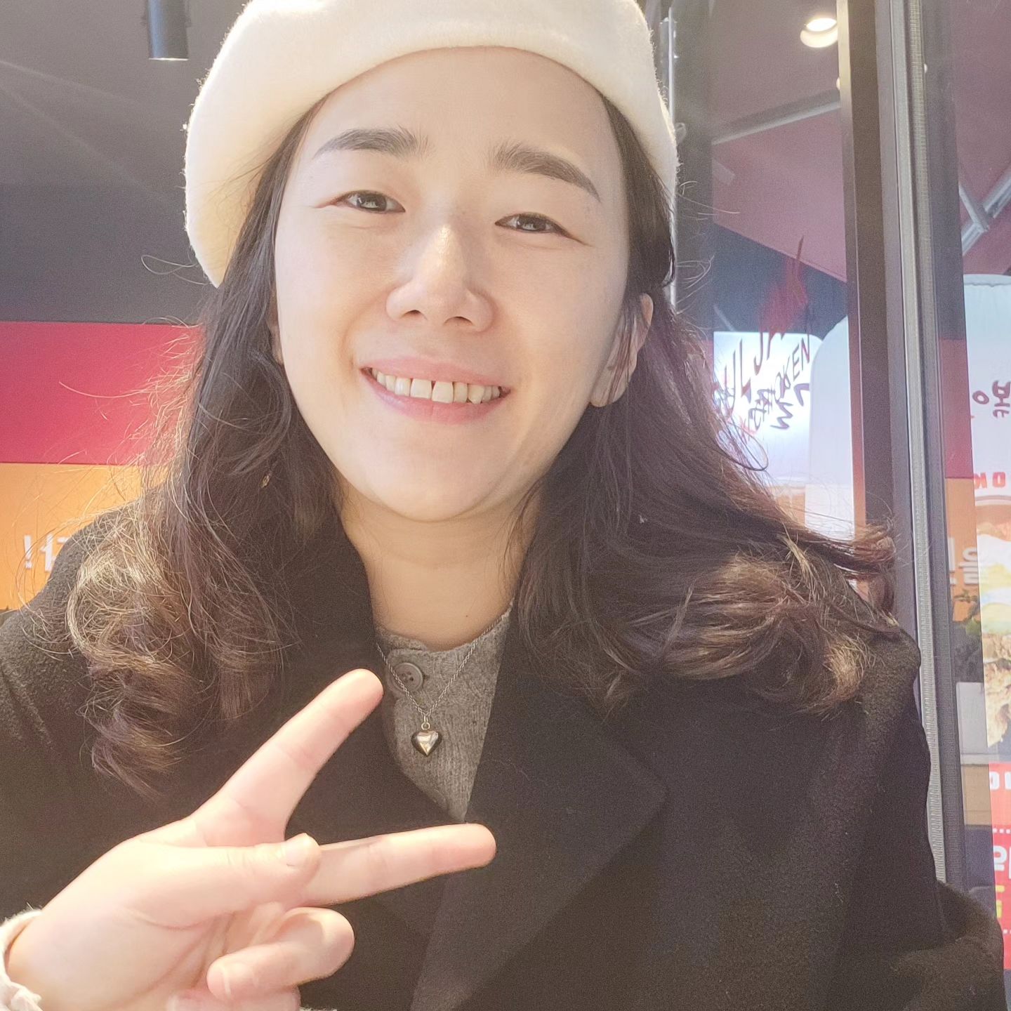 요즘 가장 큰 고민은
투턱과 목주름.
갈수록 탄력이 너무 떨어지네 🥺
자연스럽게 나이 드는게 좋다고 생각했는데
자꾸 시술이 땡김...... 이제 그럴 나이인가봉가