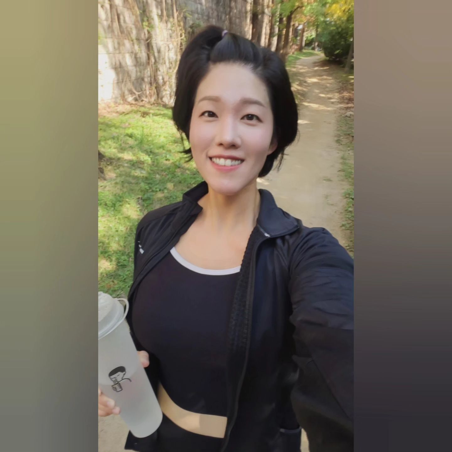 #요즘근황 #일요일운동 #러닝5km 
23.10.22 /23.10.29

집콕만하니 답답해서 밖으로 고고
올만에 운동 시간 갖게됐는데 다 휴관이라 
운동화 갈아신고 #러닝

첫날이라 5키로 달렸는데 3일동안 #하체근육통 
두번째날은 자세교정하고, 스트레칭 후
컨디션 좋길래 6키로 달려볼까 하다가 
돌아오는 길은 천천히 걸으며 
#힐링타임🌿 

#운동하는여자 #러닝스타그램 #공복러닝