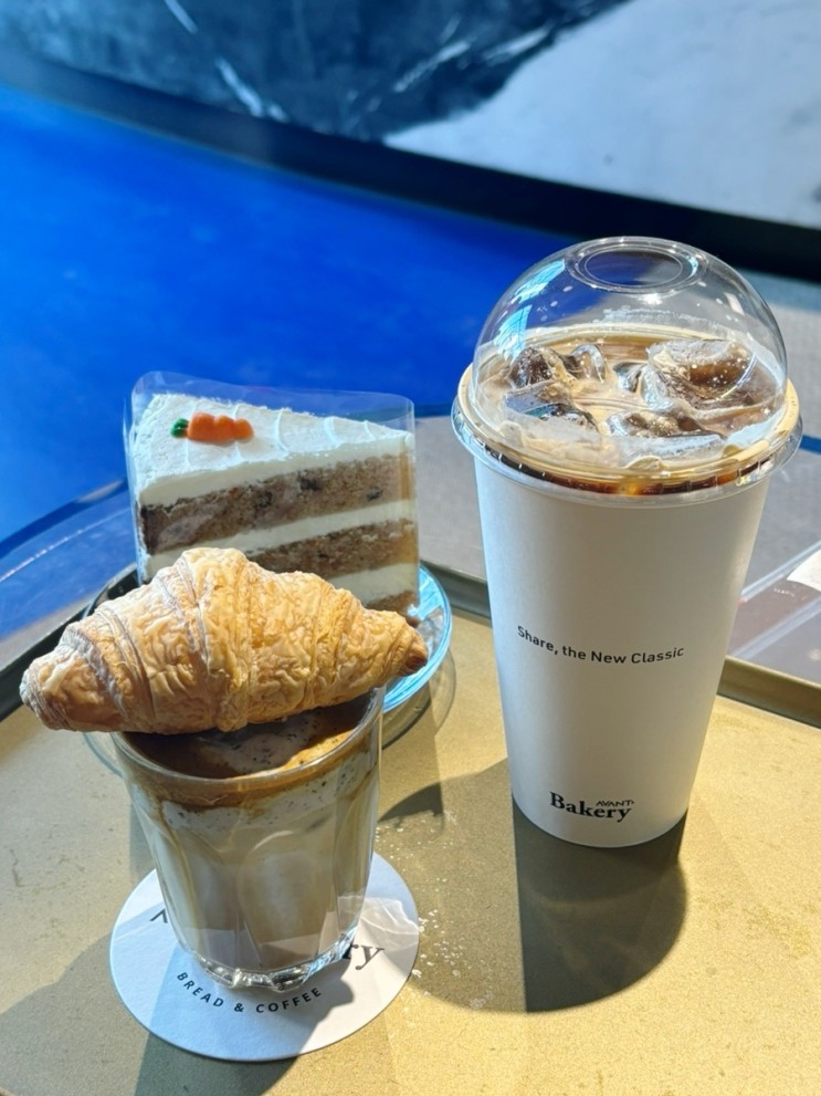 용산역 카페 아방갤러리카페 아이파크몰점 흑임자크림라떼와 디저트가 맛있는 곳