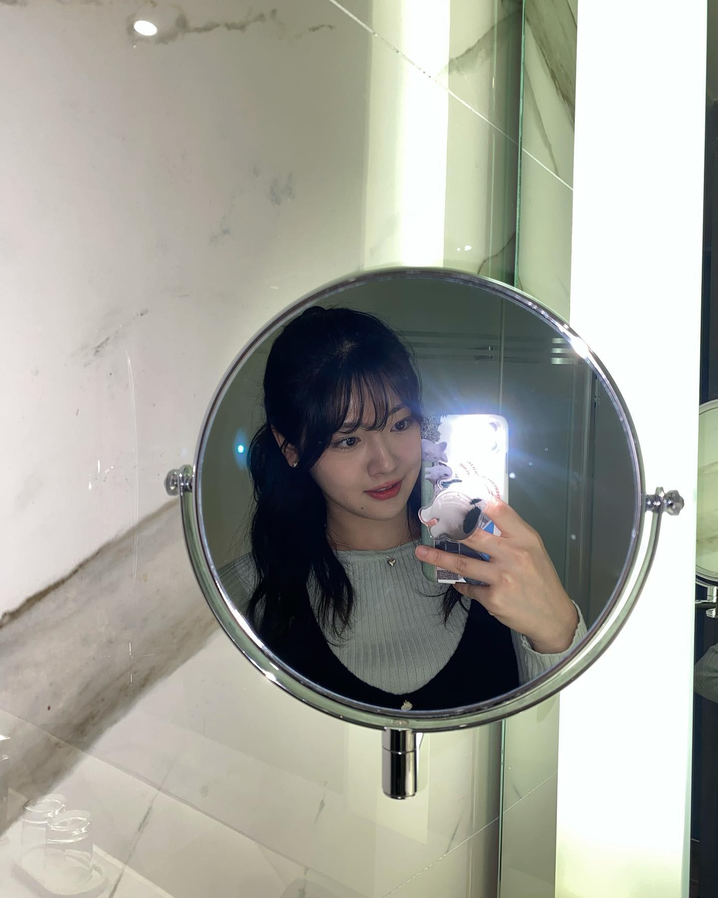 드론쇼 취소돼서 새벽까지 먹기만 한 새해 첫날
카운트다운은 못했지만 그래도 넘 좋았고~
아이폰은 기본캠이 짱😎