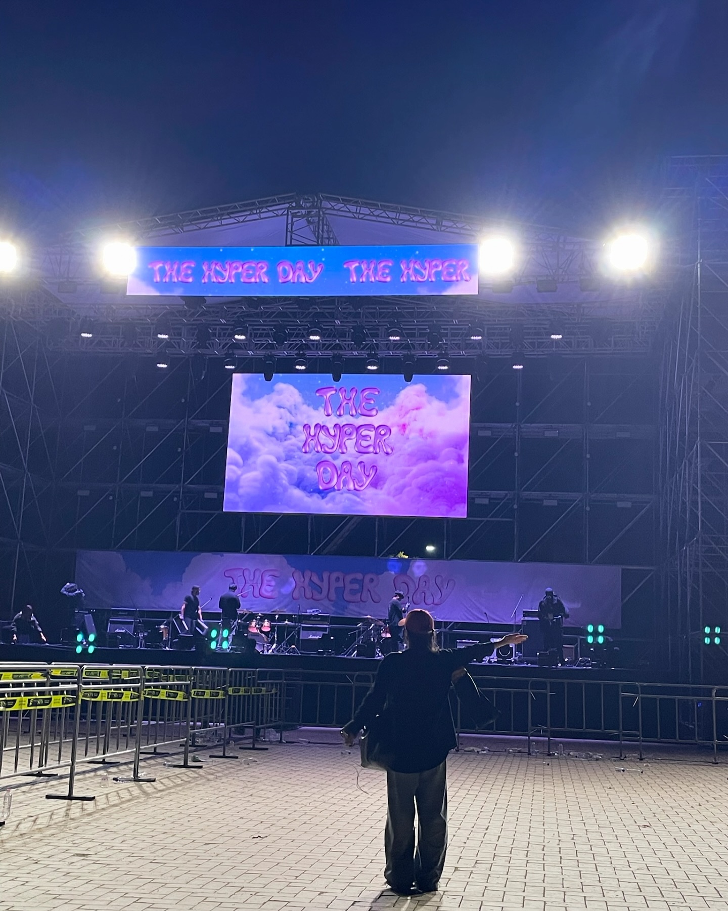 첫 페스티벌 최애 무대는요 ~
ㅤㅤ 
바로 바로 .. ♡ Surl ♡ !! 
라이브가 더 좋아 짜릿해 🎸🖤
