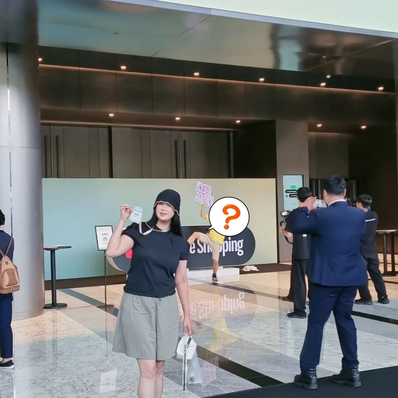 바람한점 느낄 수 없었던 🌞복날
유튜브 행사로 코엑스 다녀왔어요.

오늘 코엑스에 행사가 많아서 주차가 조금 힘들었지만
행사장에서 함께했던 우리식구들 덕분에
시작부터 마무리까지 즐거웠습니다.

오늘은 유튜브 쇼핑 관련 행사로
유튜버 800명만 초대되었다고해서 더 감사했어요

선물 한보따리 챙겨온건 낼 언박싱 할게요

사진 이쁘게 찍어준 교우야
 lets_gyowoo_suwon 고마워^^

내일도 유튜브 행사가 있어서 일찍 자야겠뜸니다😴

#유튜브크리에이터 #유튜브쇼핑 #카페24 #마블샵 #유튜버