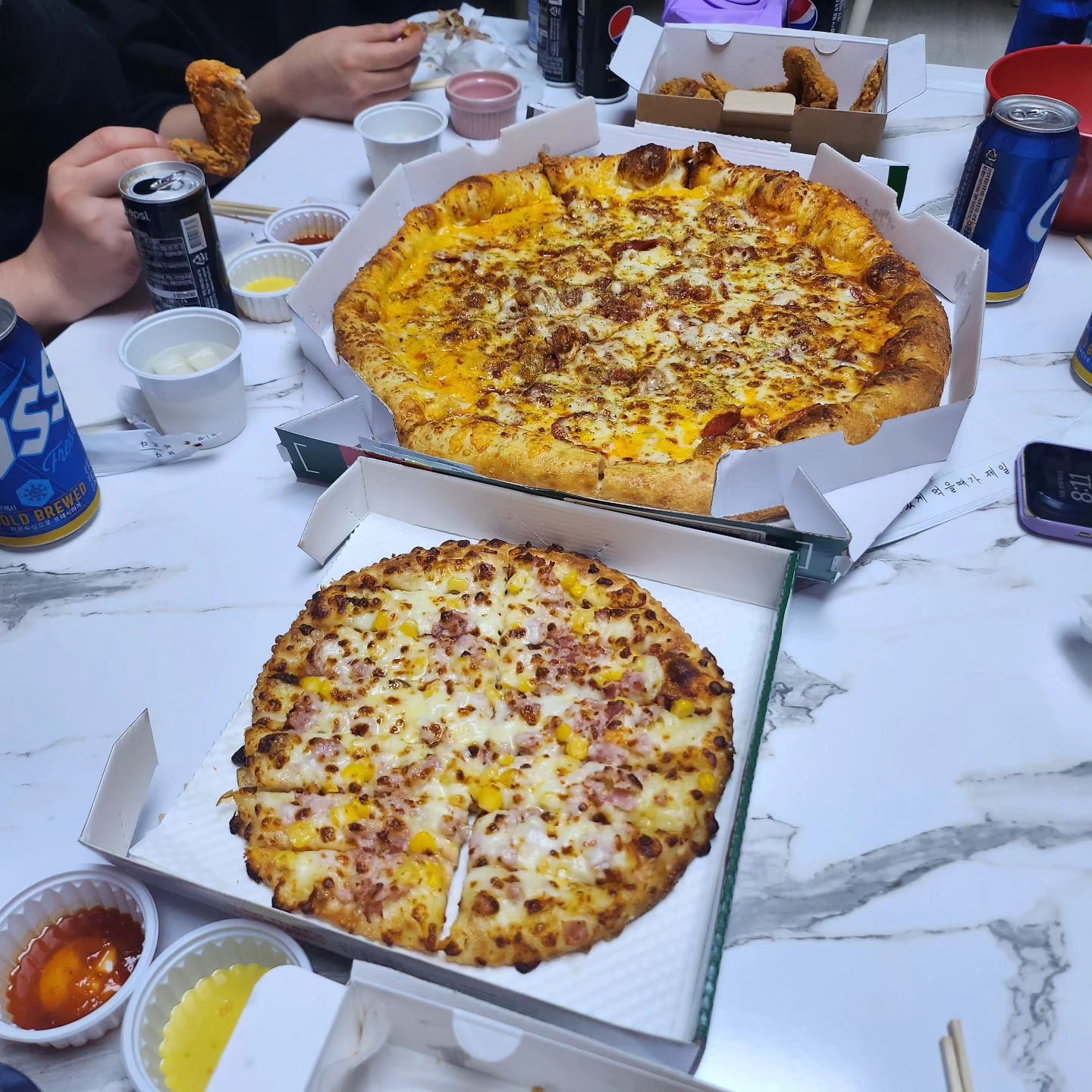 칭구들랑 모여서 피자+치킨+육회 개꿀조합 홈파티...
넘모 즐겁구요~